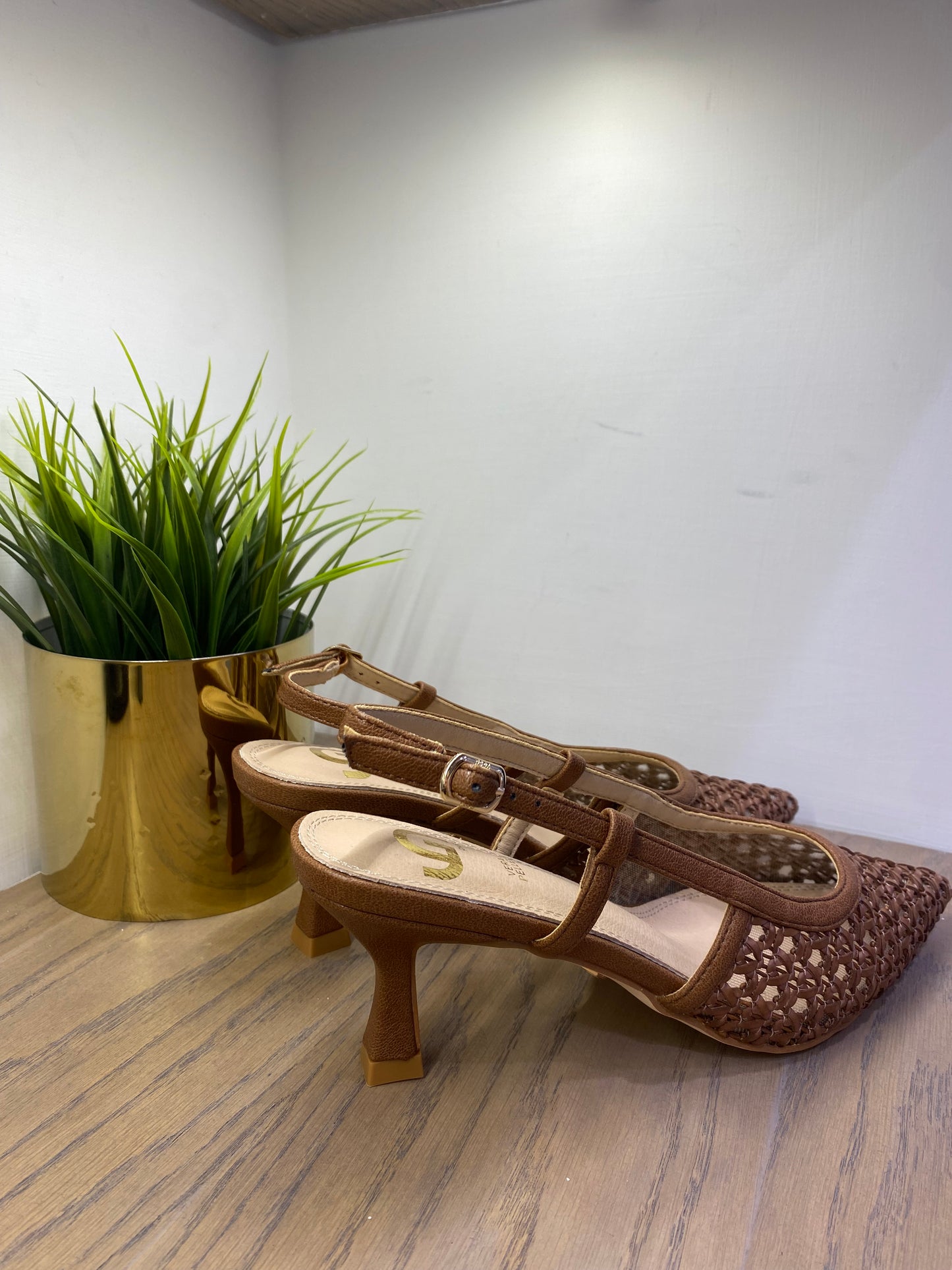 gold sling back tomaia intrecciata