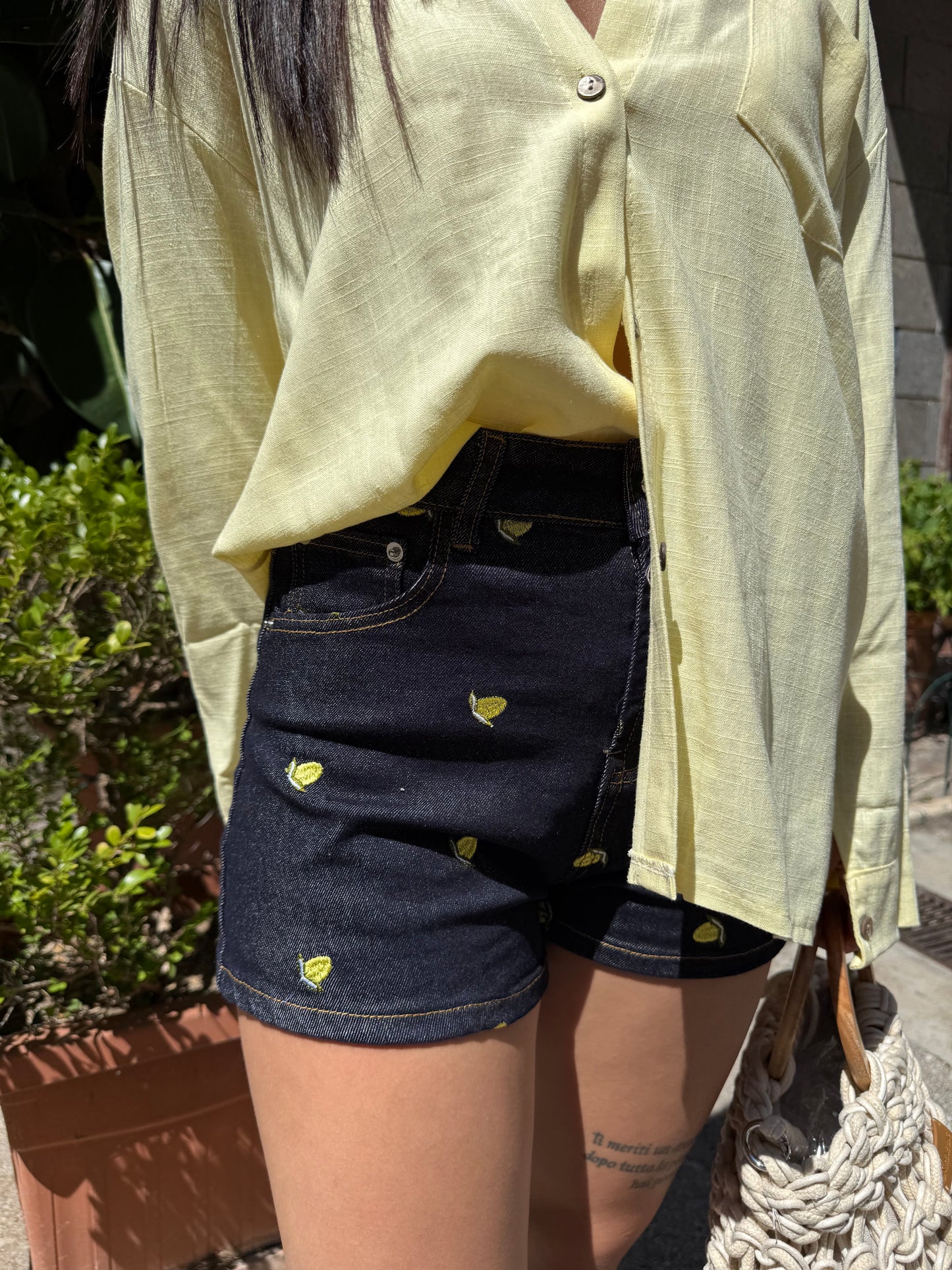 monique short jeans ricamo