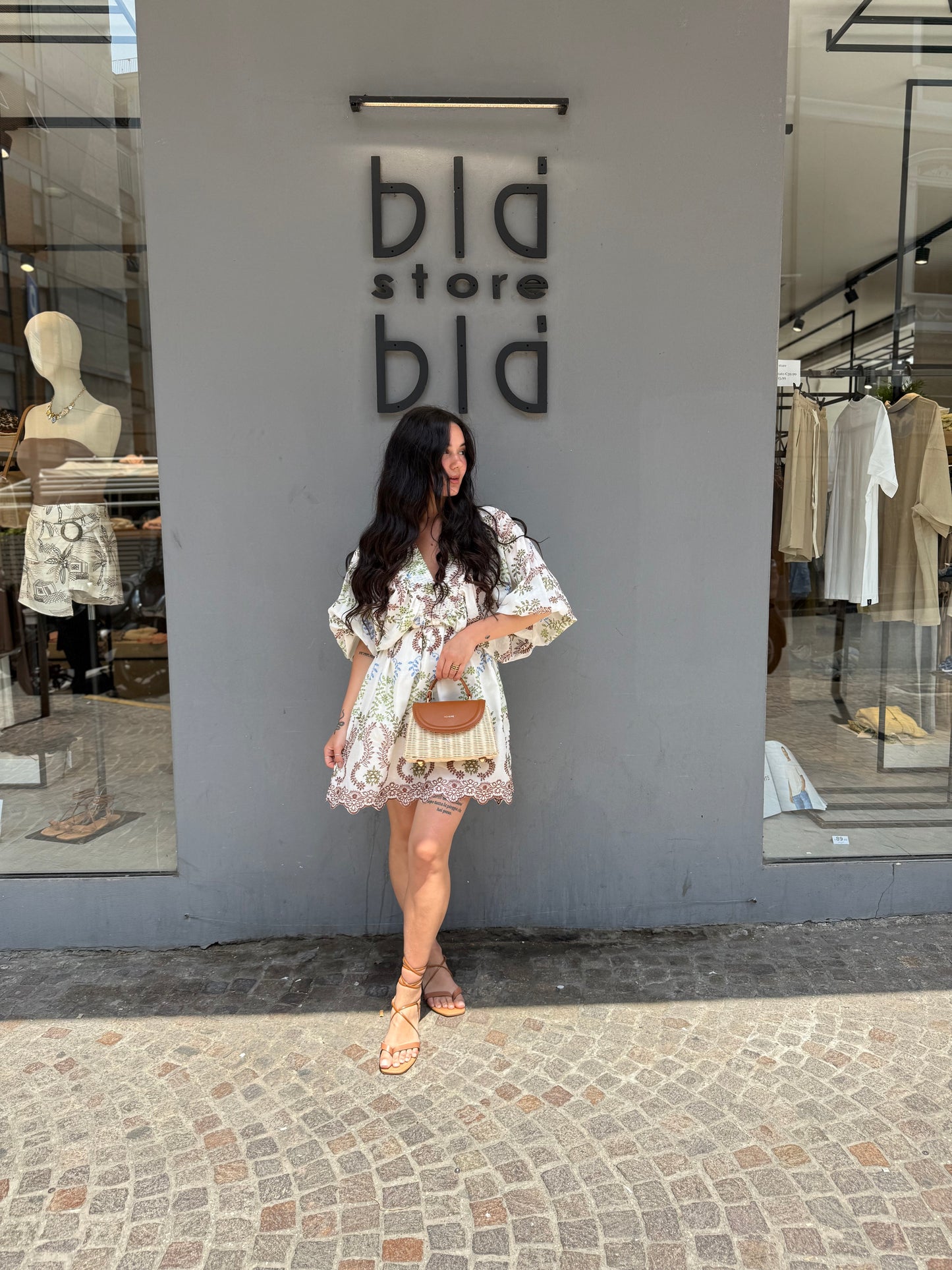 vicbee tuta short ricami
