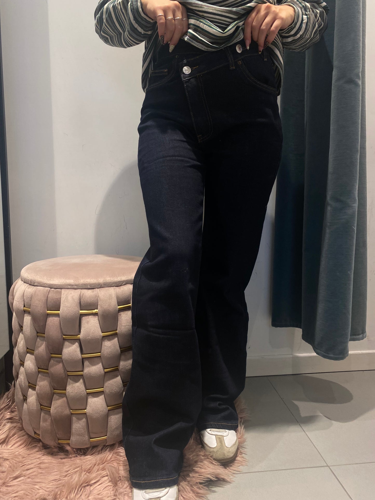 monique jeans chiusura trasversale