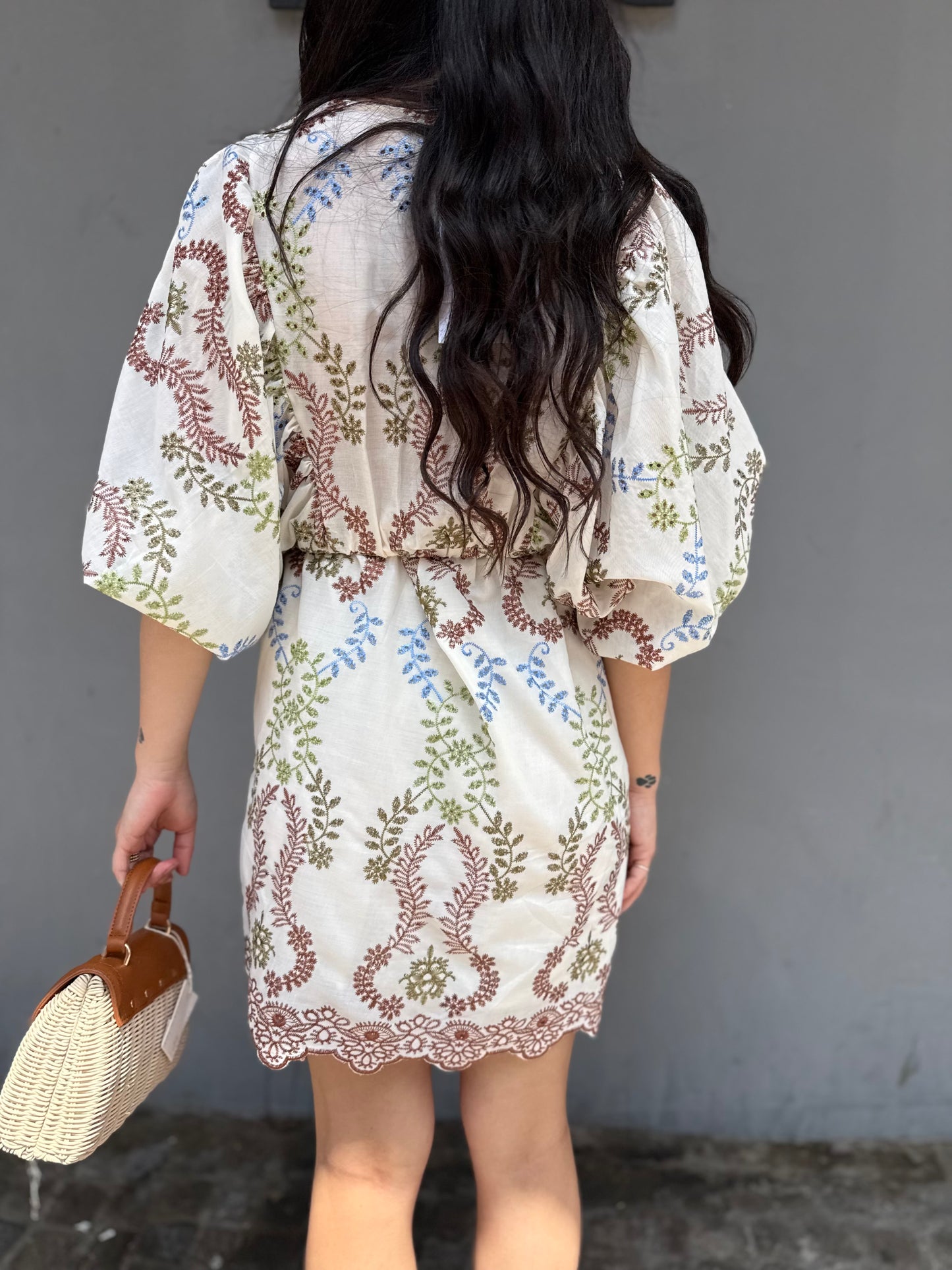 vicbee tuta short ricami