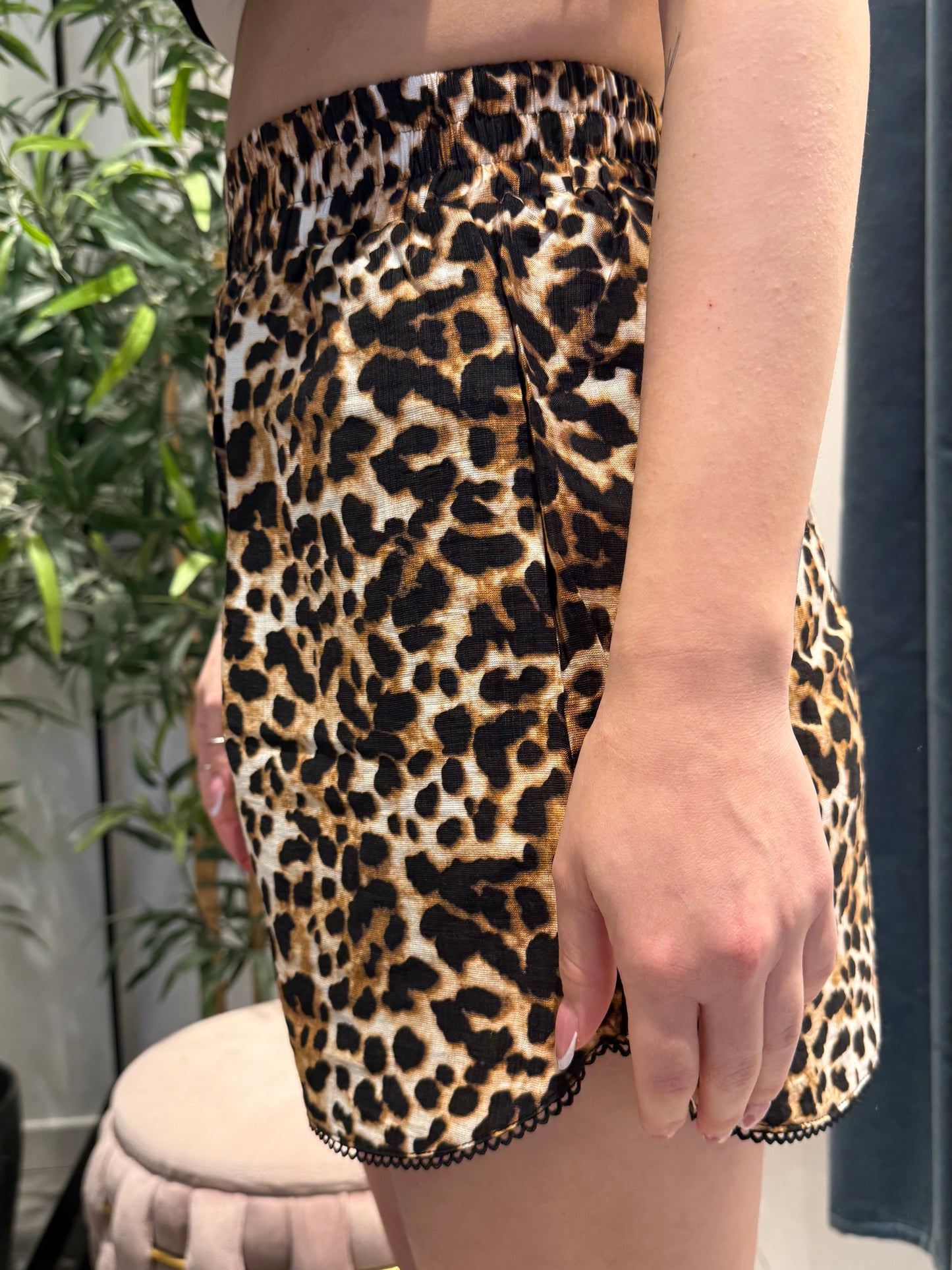 glamorous short animalier