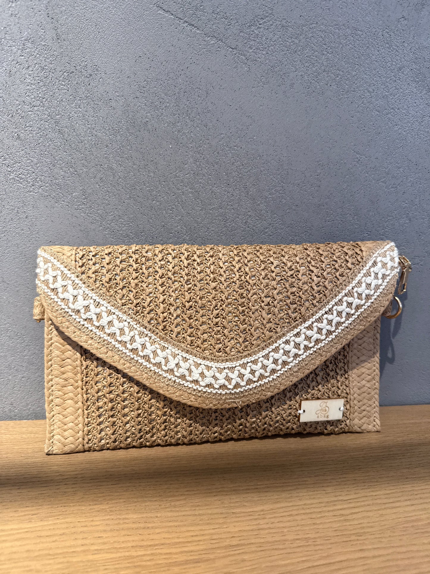 sara irene pochette raffia