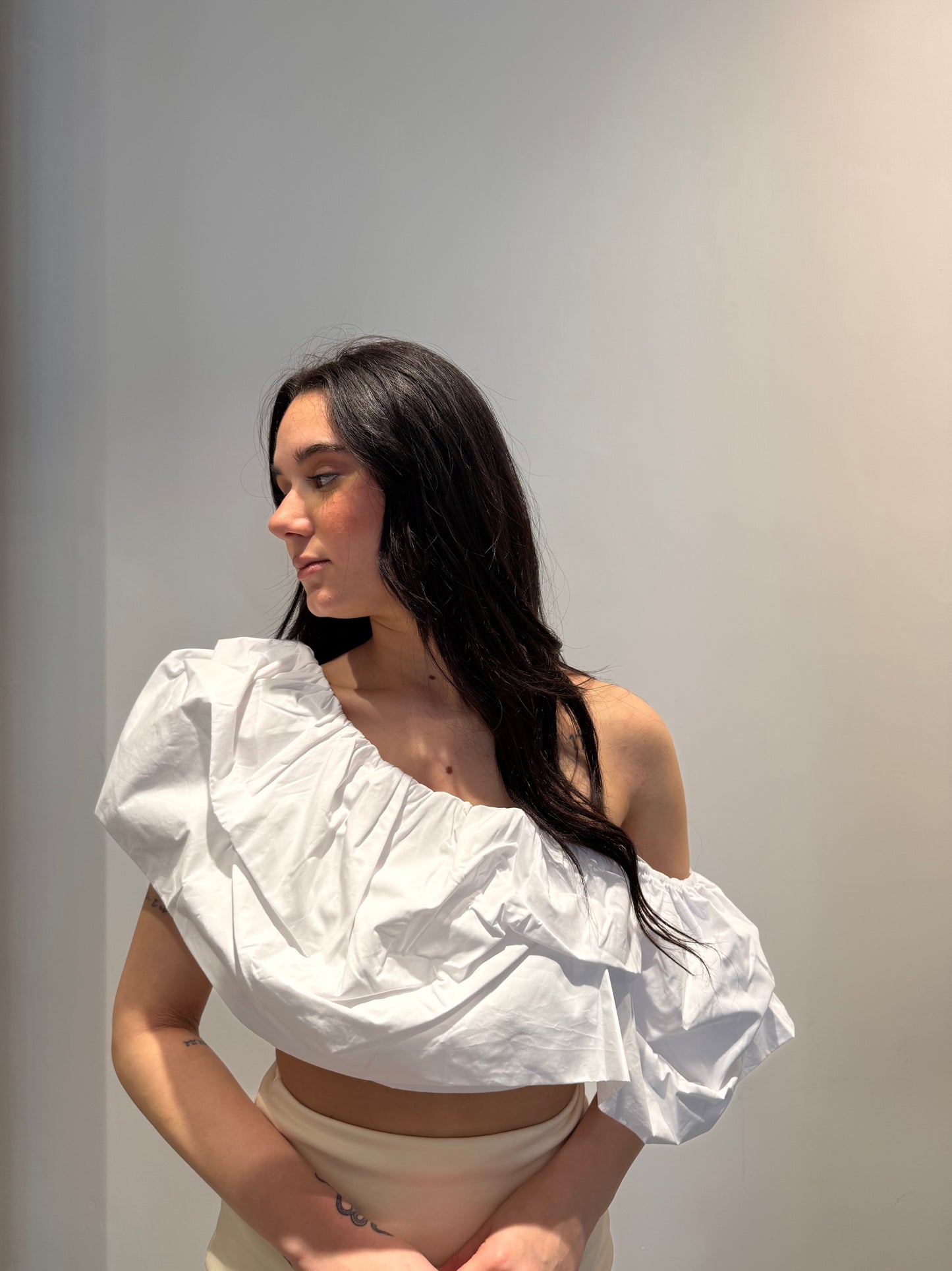 glamorous top monospalla