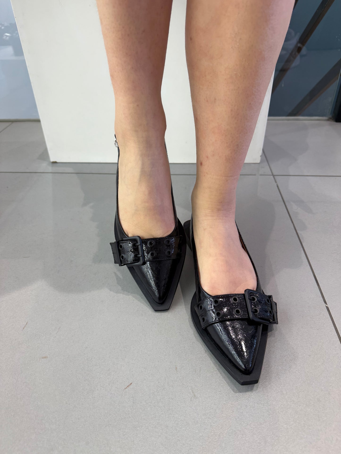 gold slingback fibbia