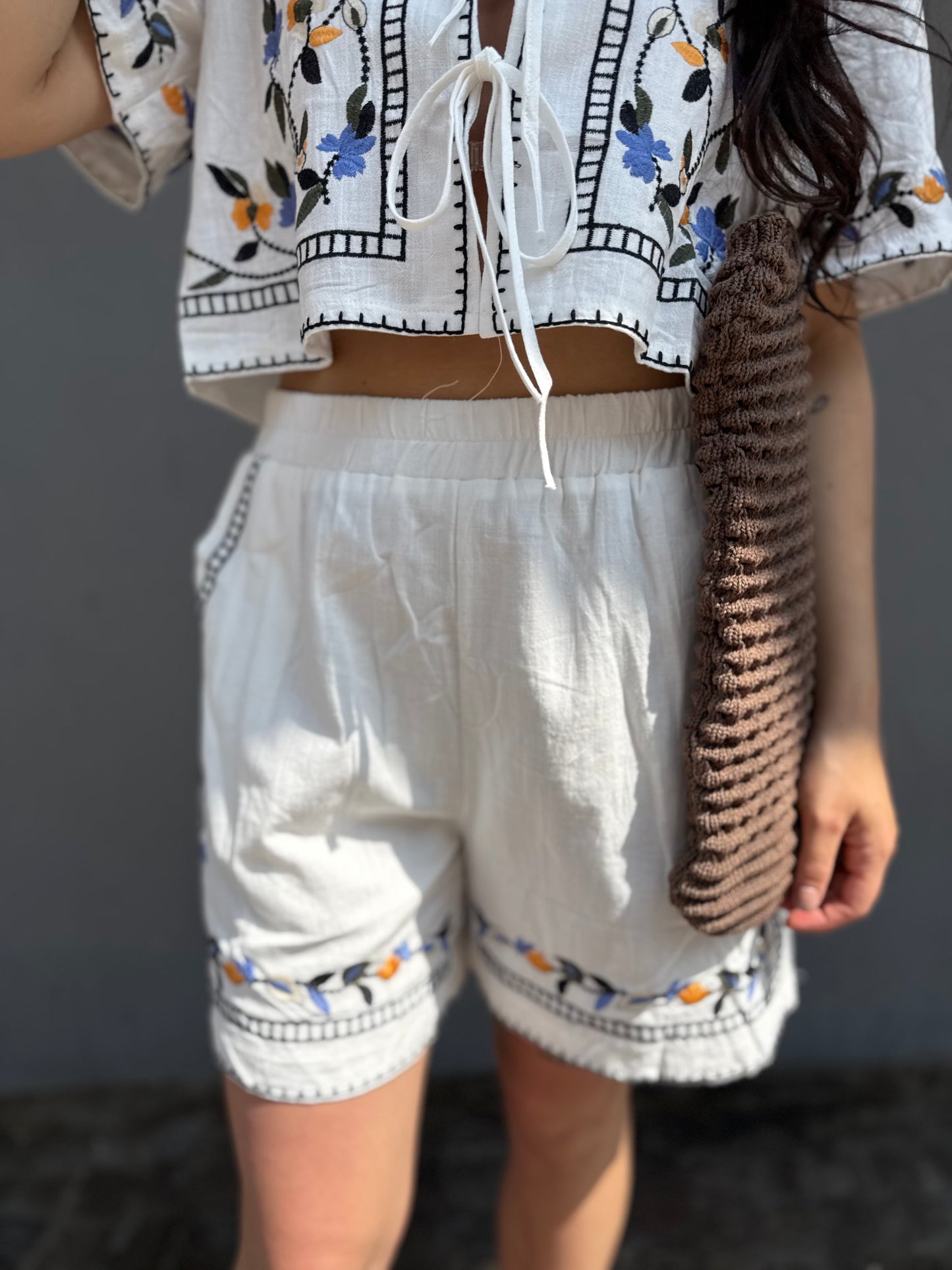 vicbee short ricamo