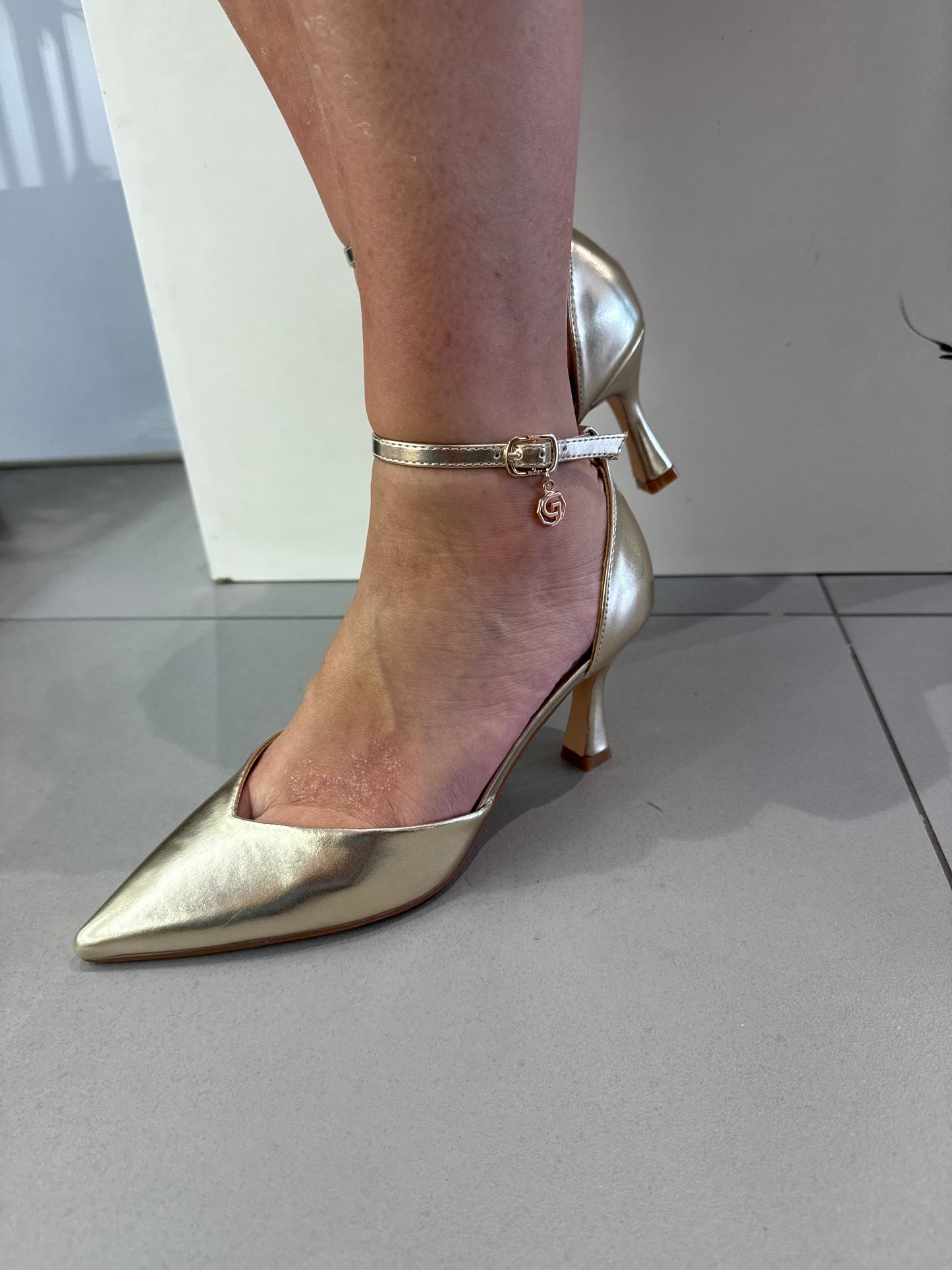 gold decollete cavigliera