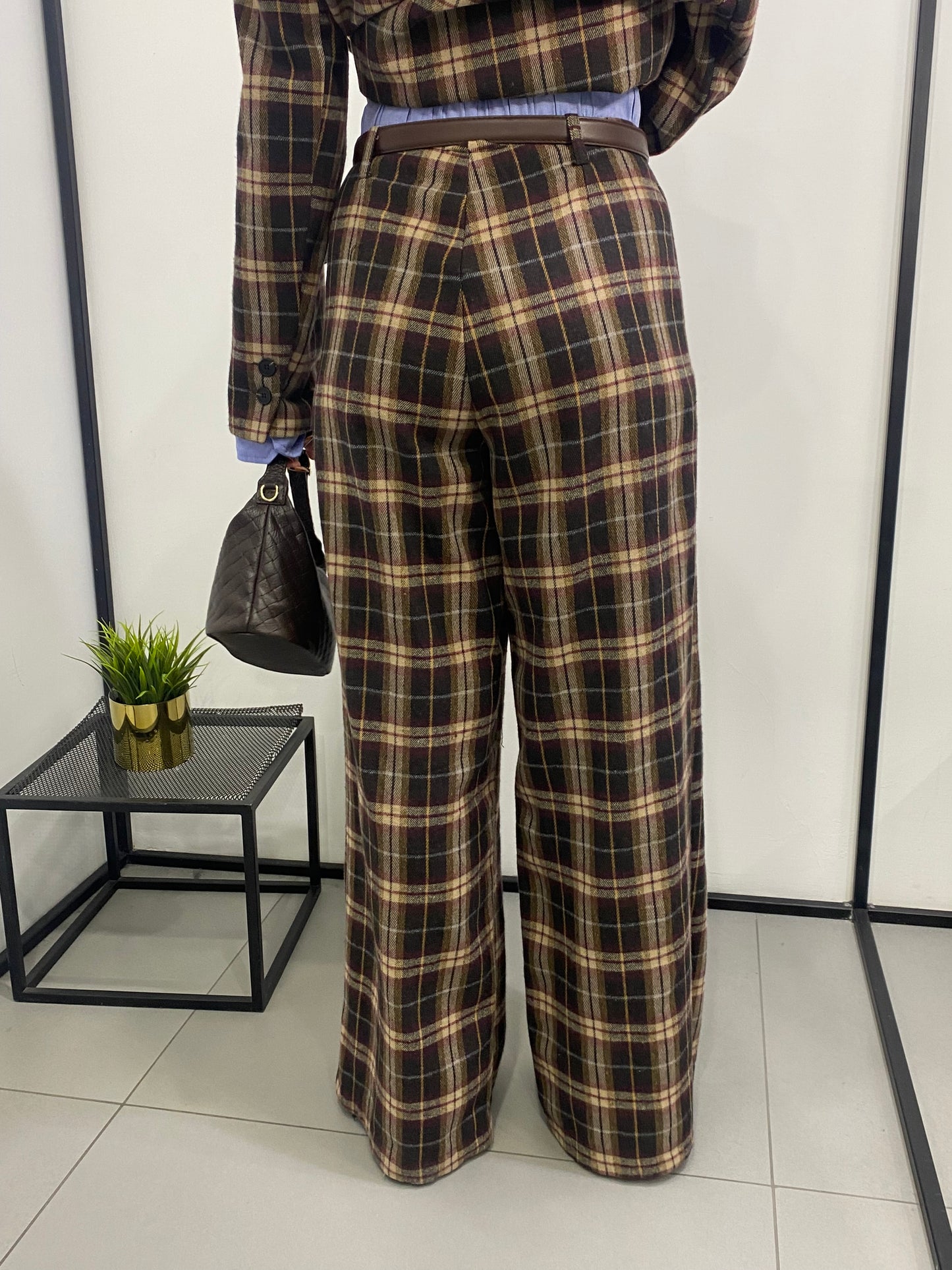 lumina panta check contrasto