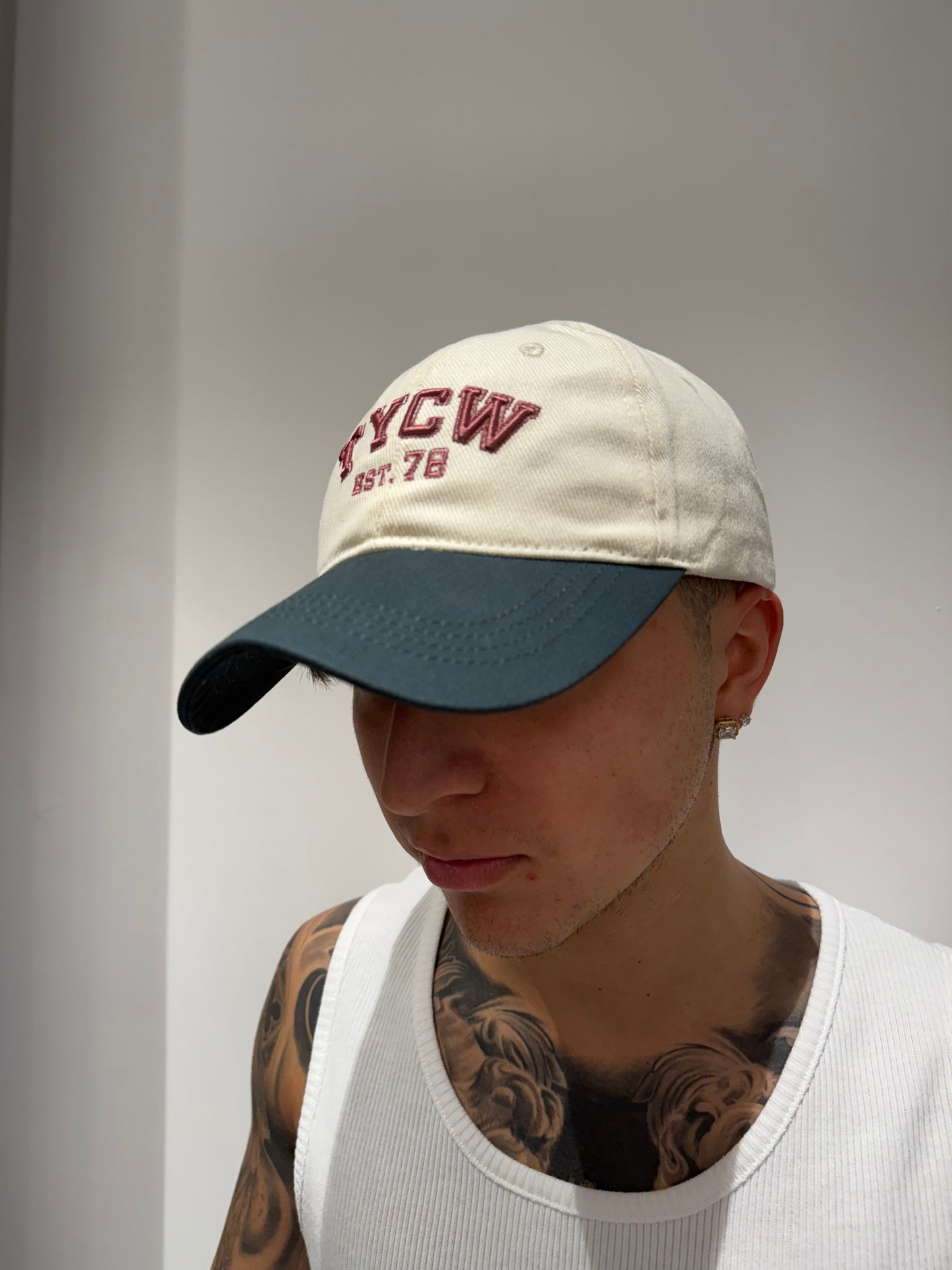 tiffosi cappello scritta contrasto