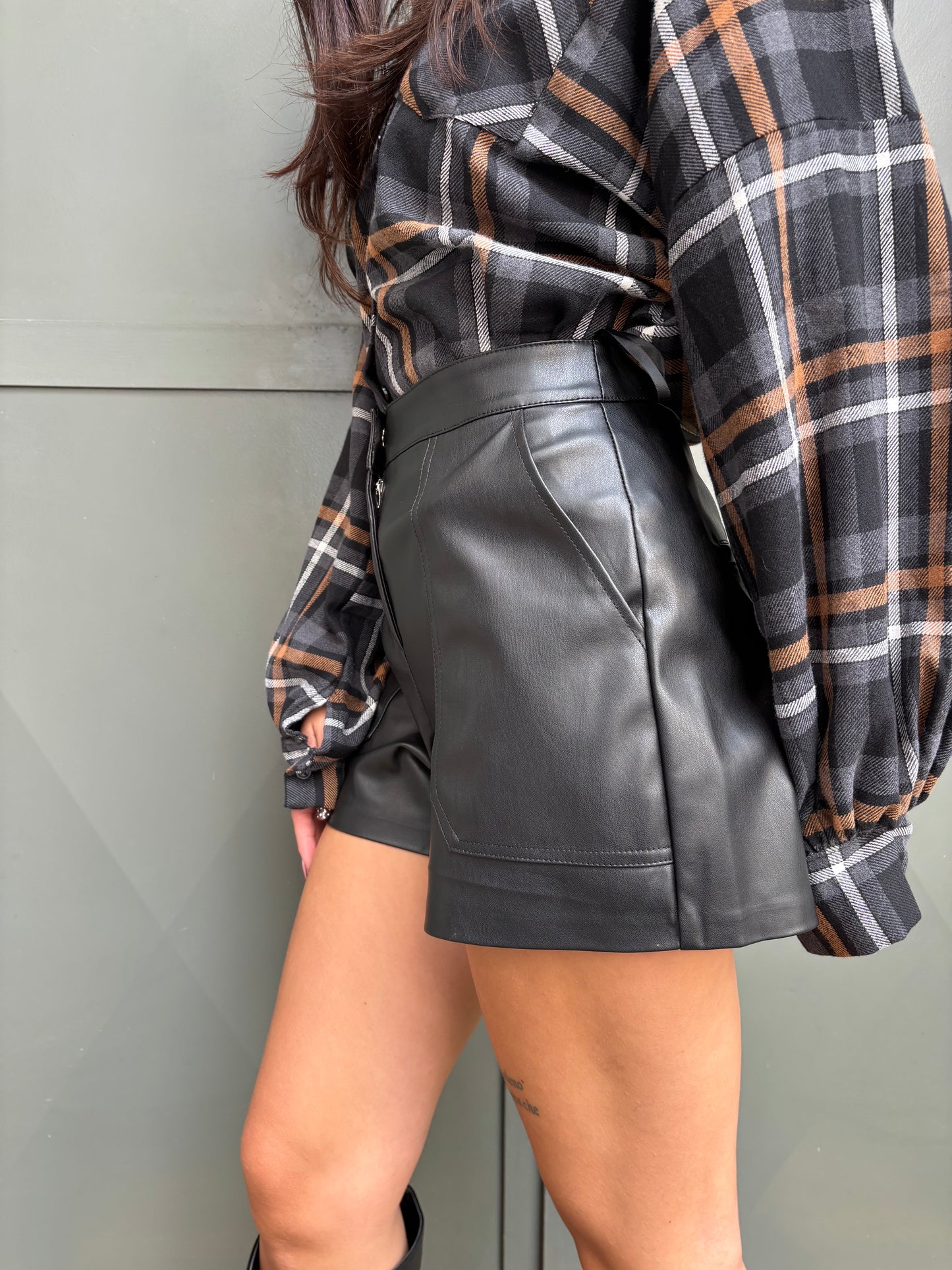 only shorts ecopelle