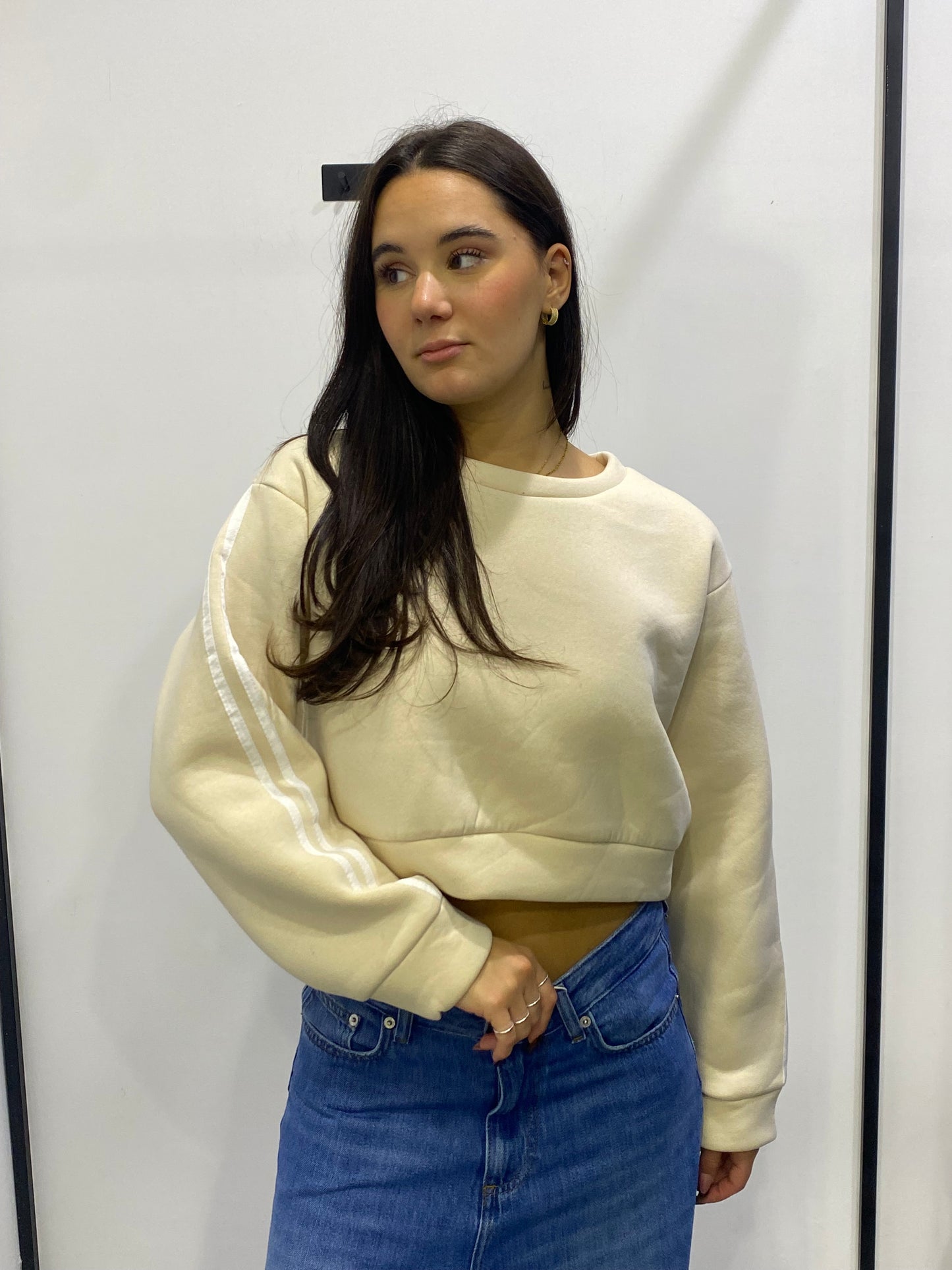 chic felpa crop banda manica