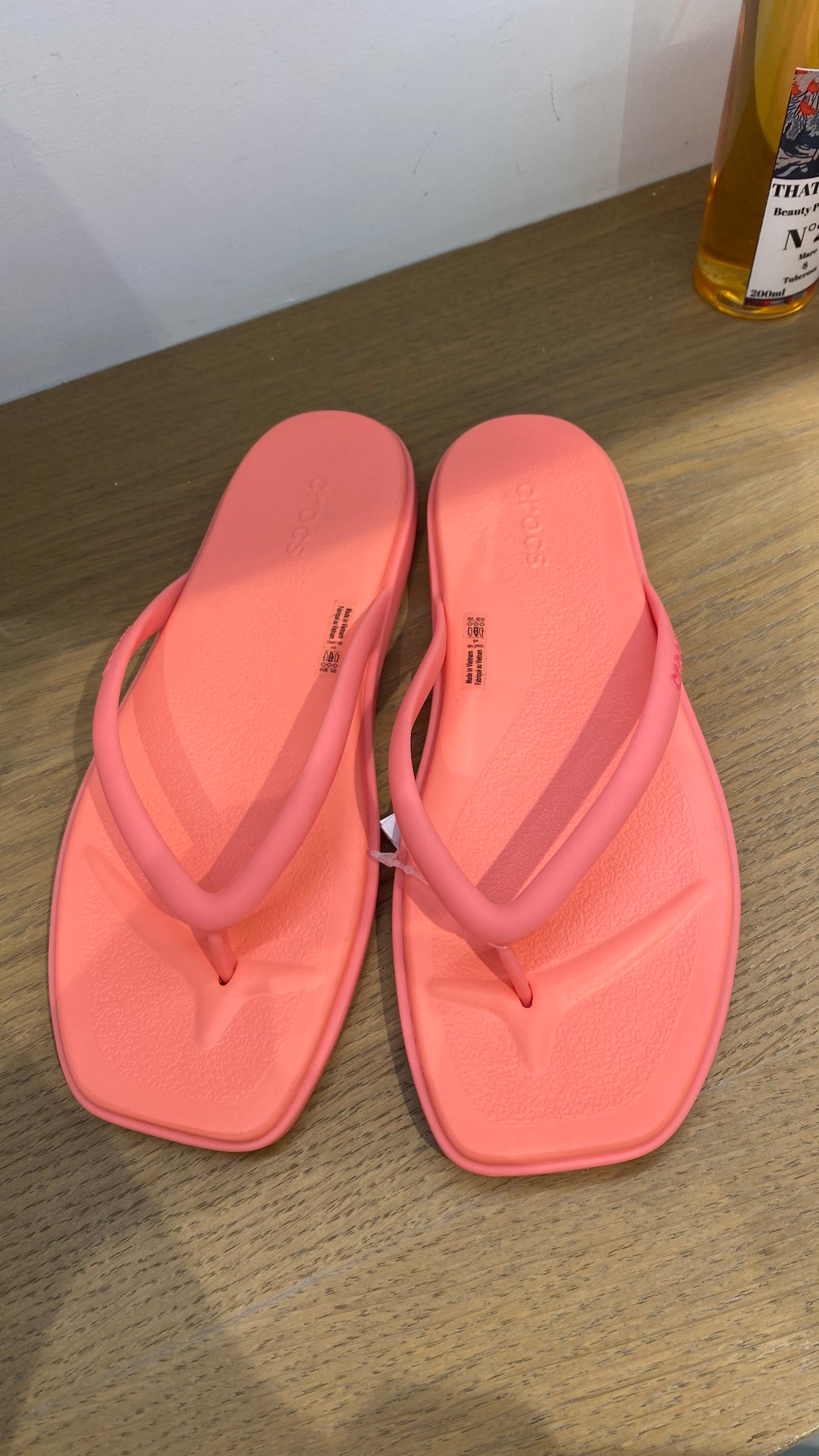 crocs miami flip