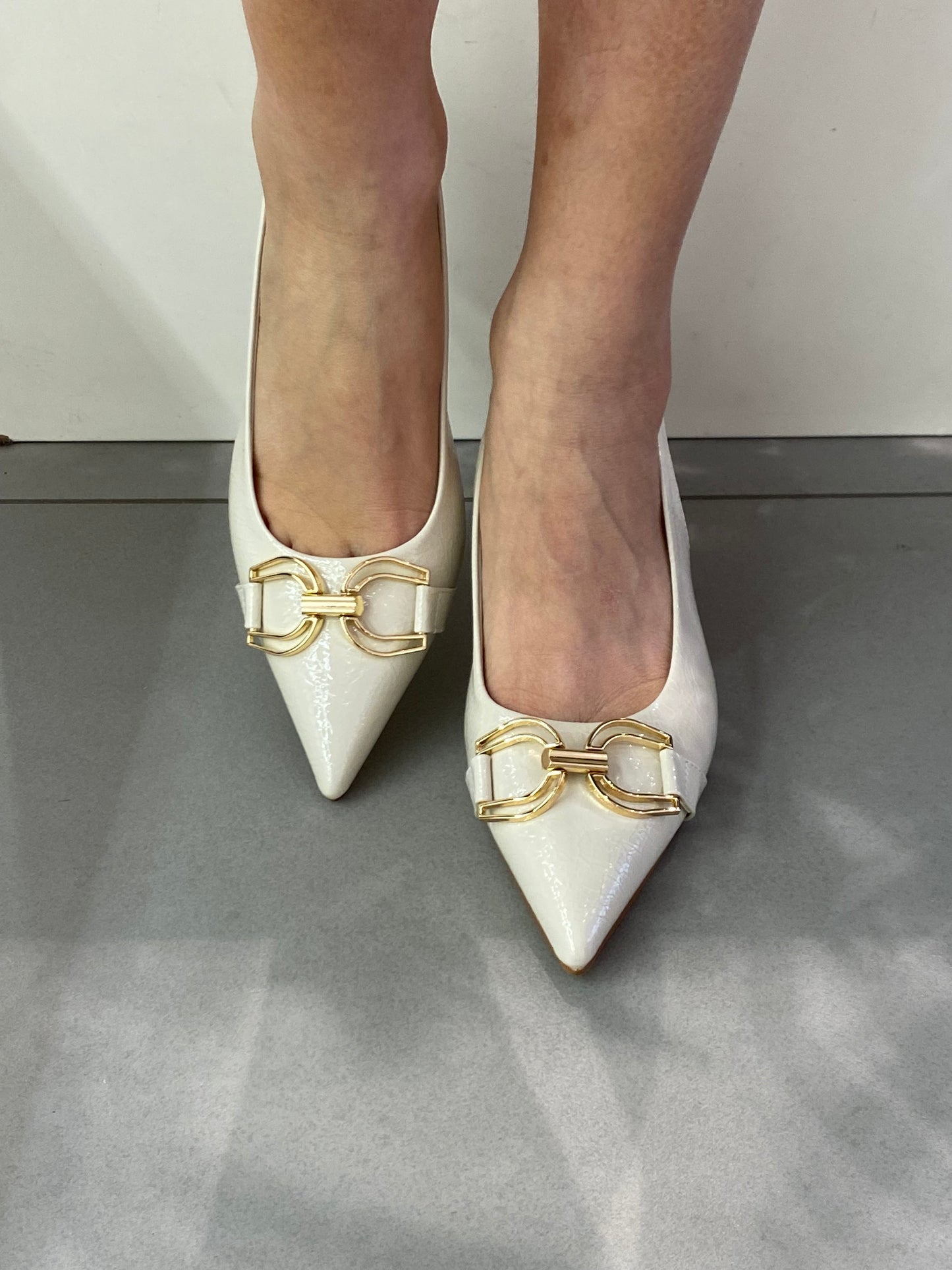 gold sling back accessorio