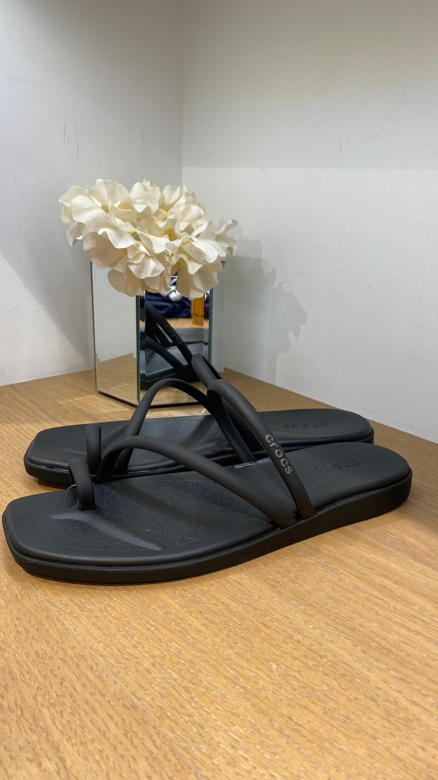 crocs miami toe loop