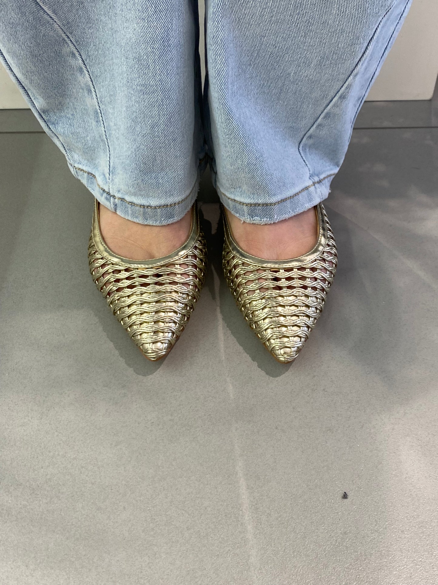 gold sling back intrecciata