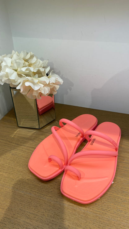 crocs miami toe loop