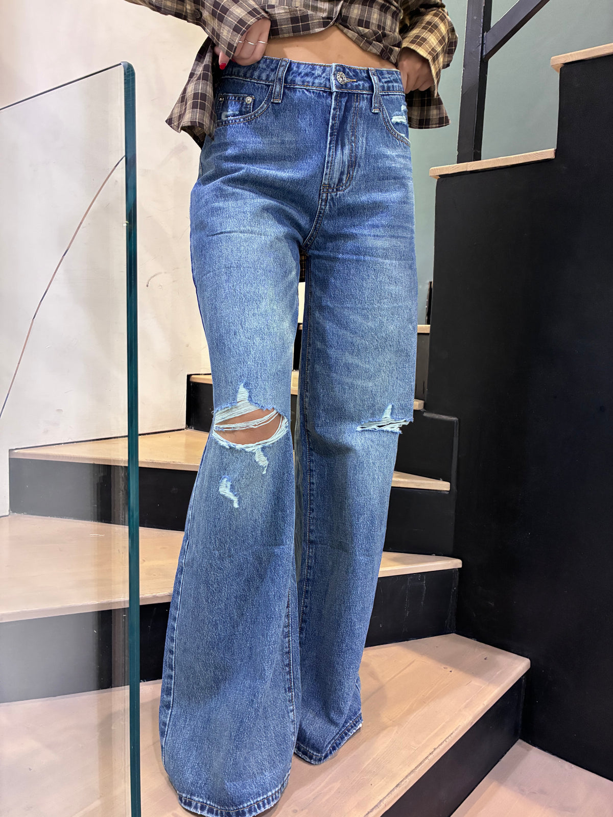 monique jeans strappi