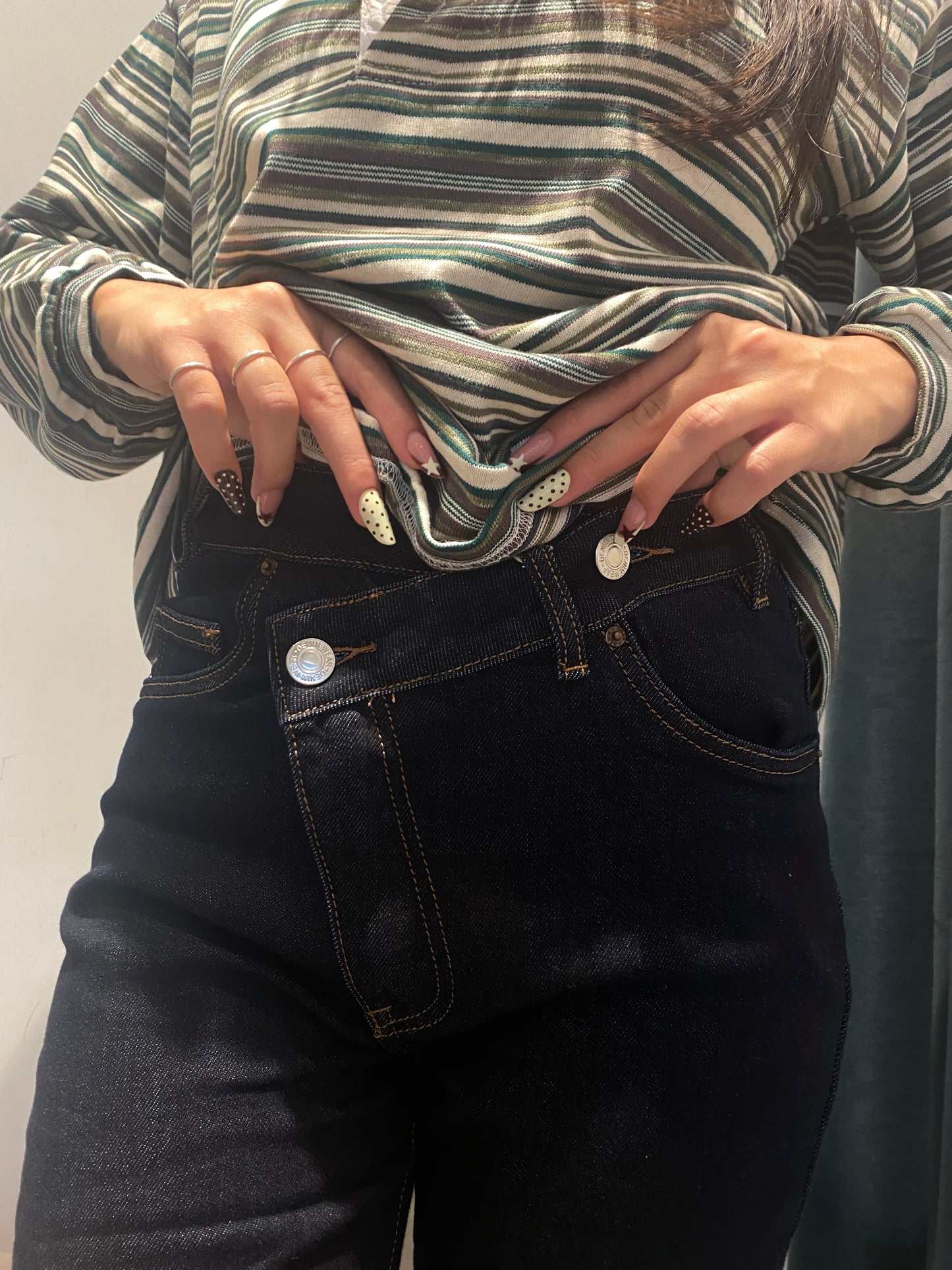 monique jeans chiusura trasversale