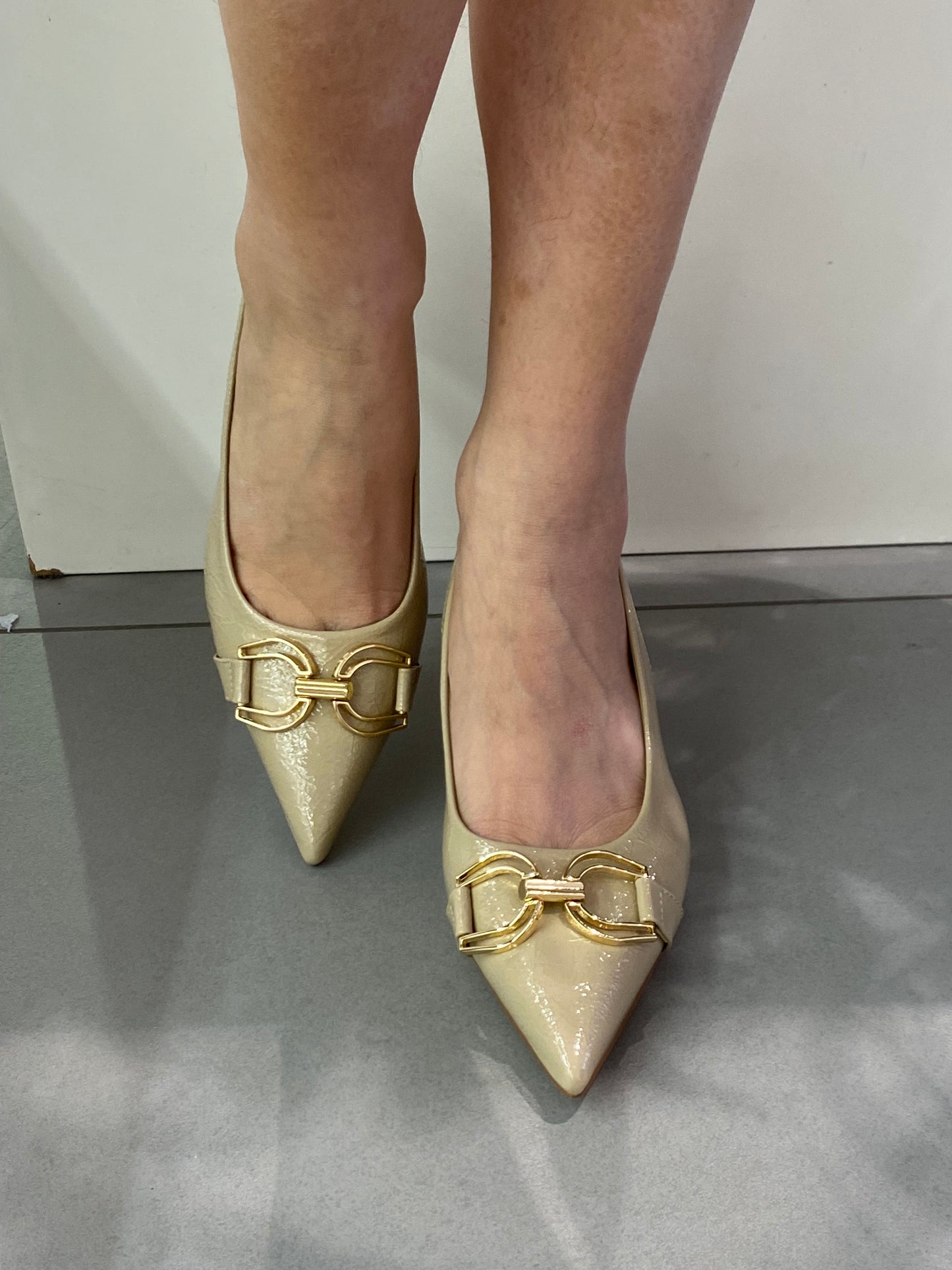 gold sling back accessorio