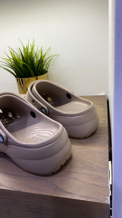crocs classic platform