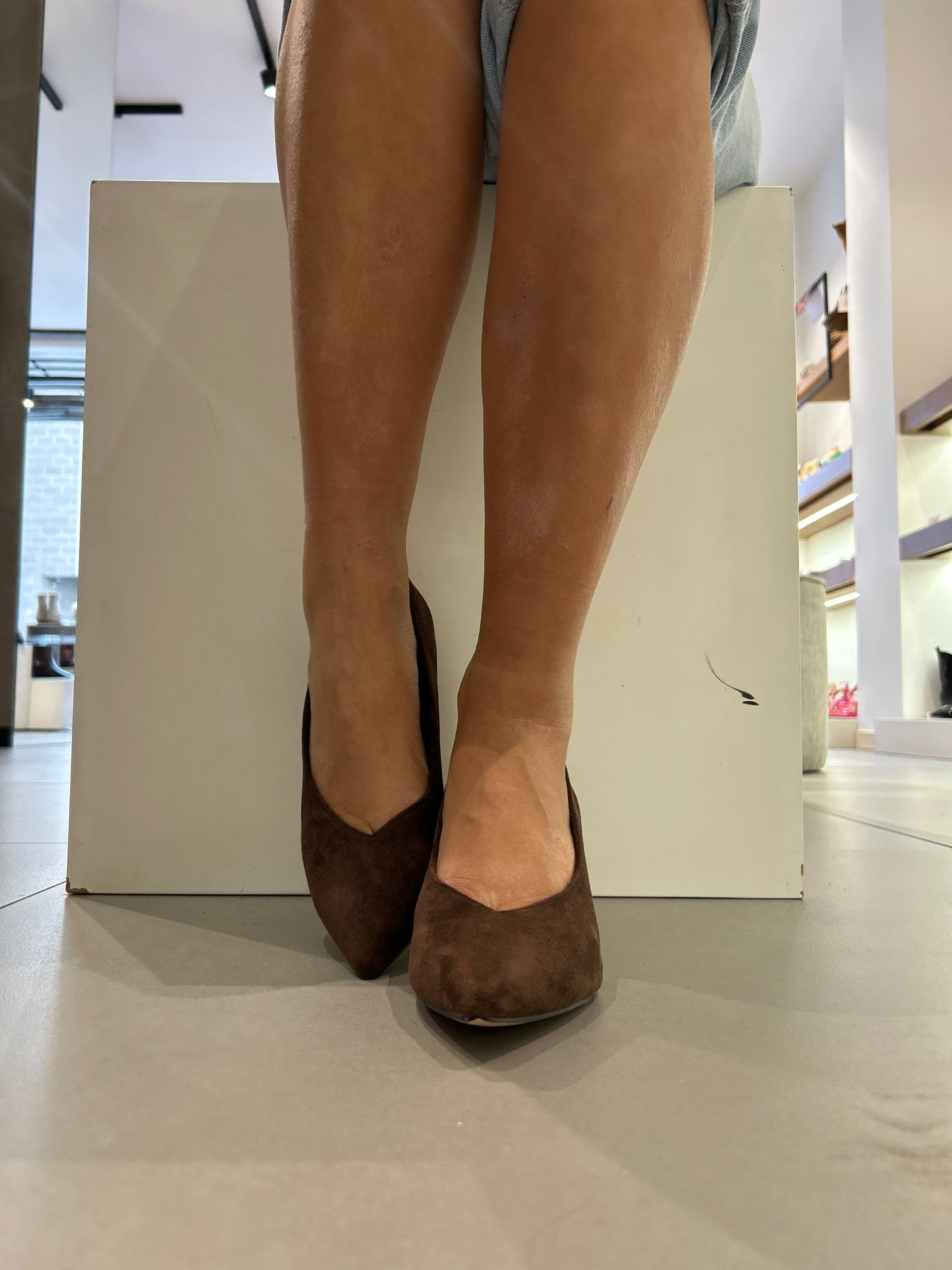 gold decollete camoscio