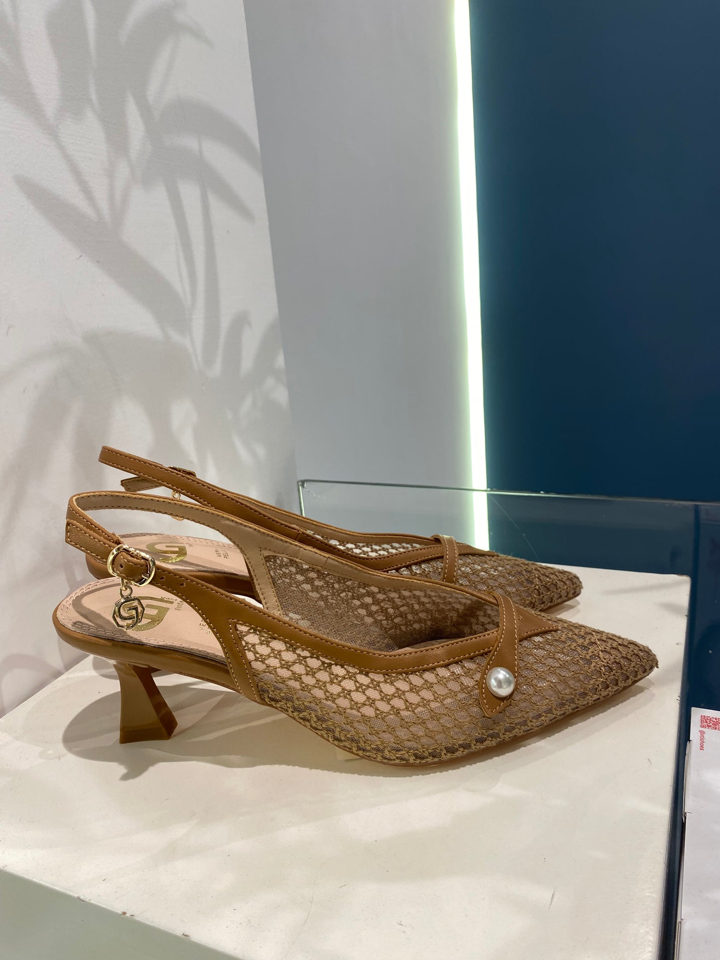 gold sling back rete con perla