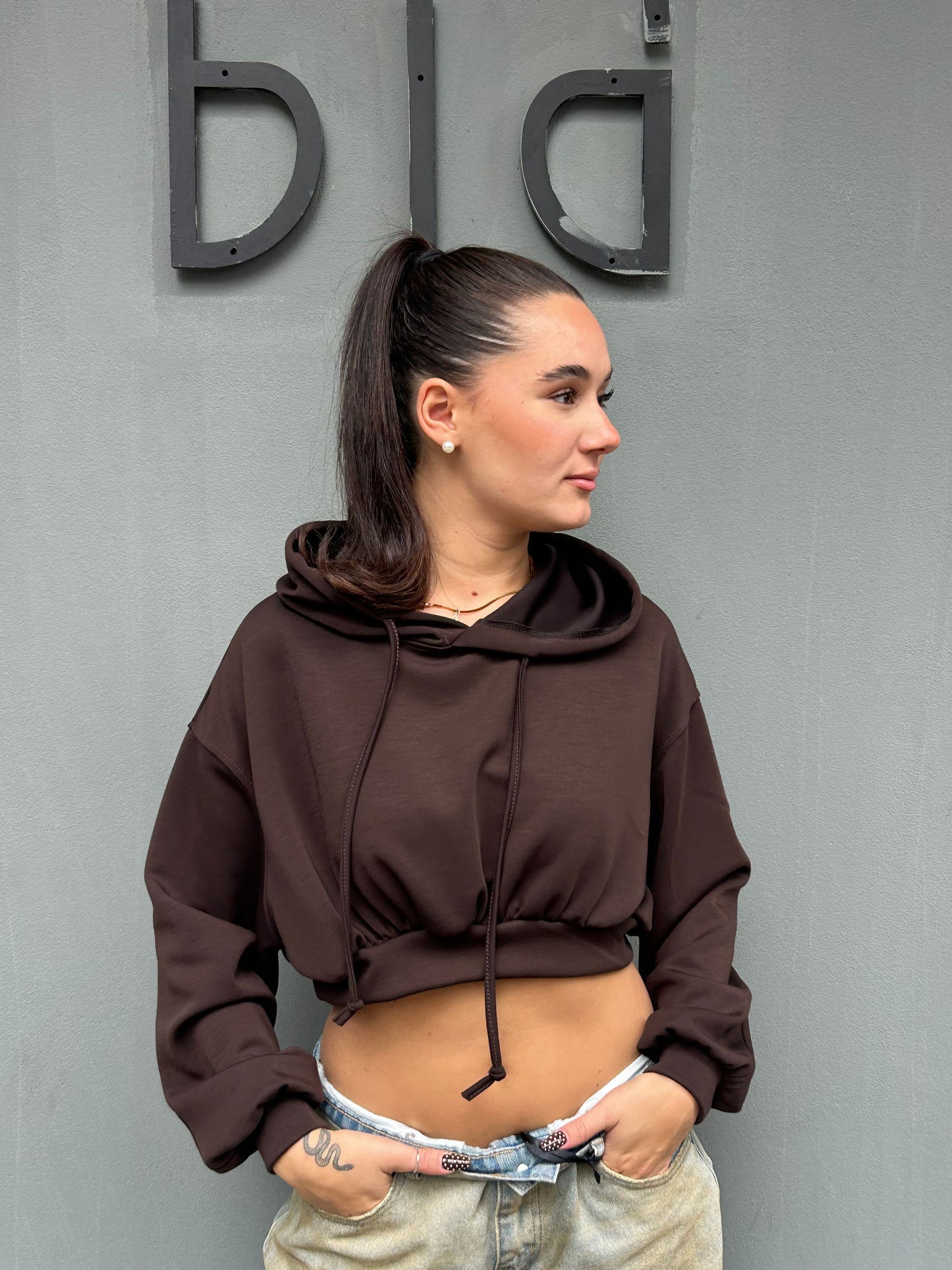 chic felpa crop cappuccio