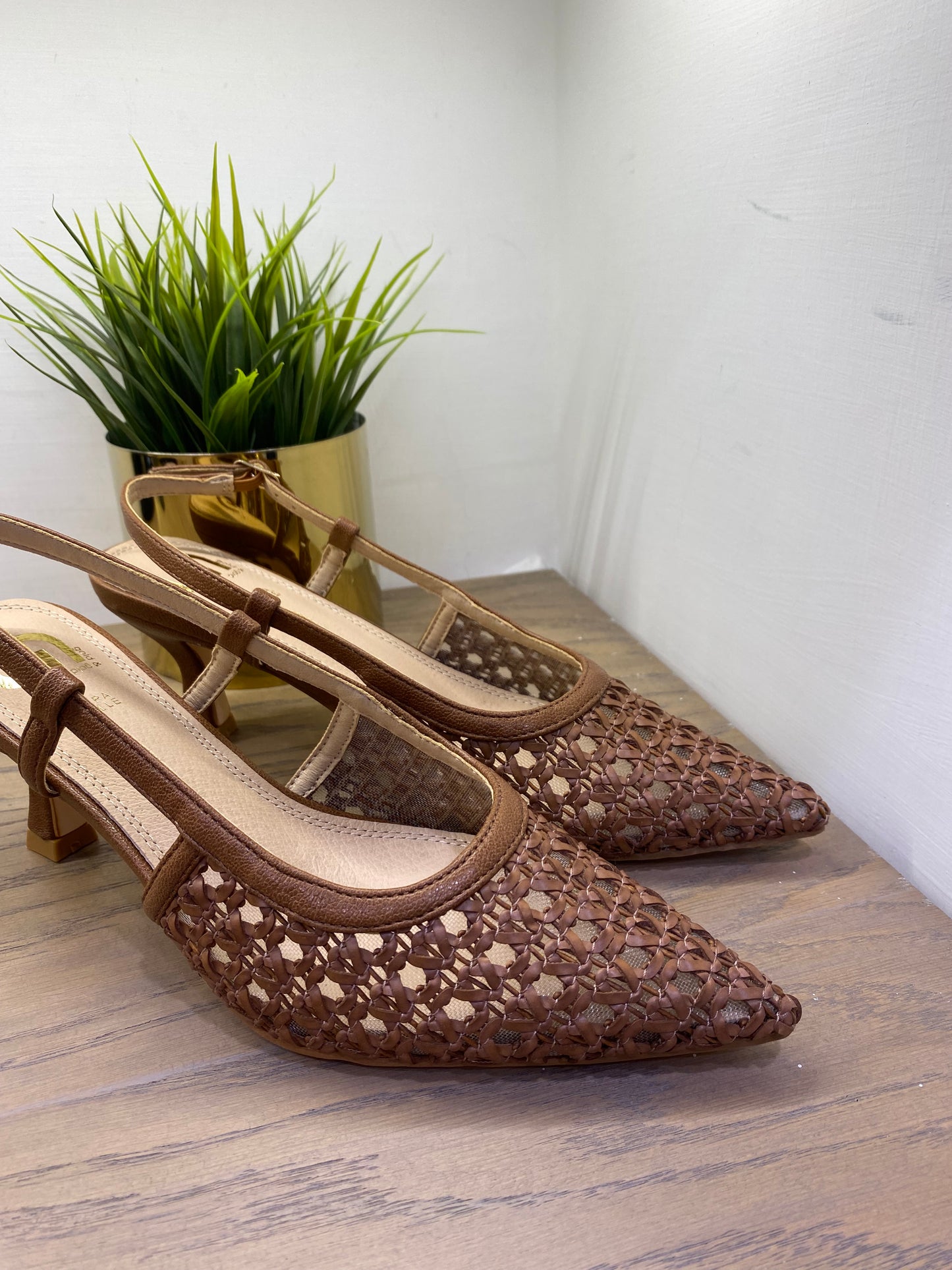 gold sling back tomaia intrecciata