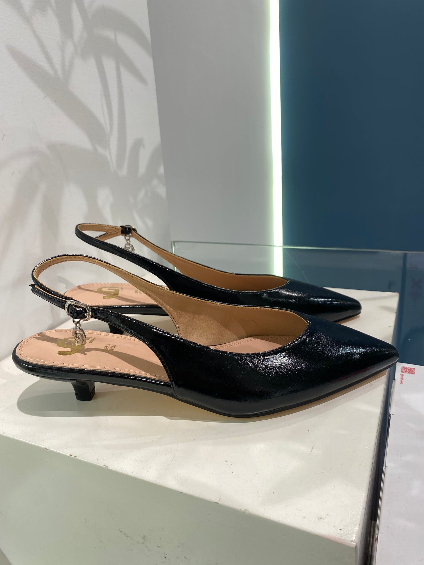 gold sling back tacco basso