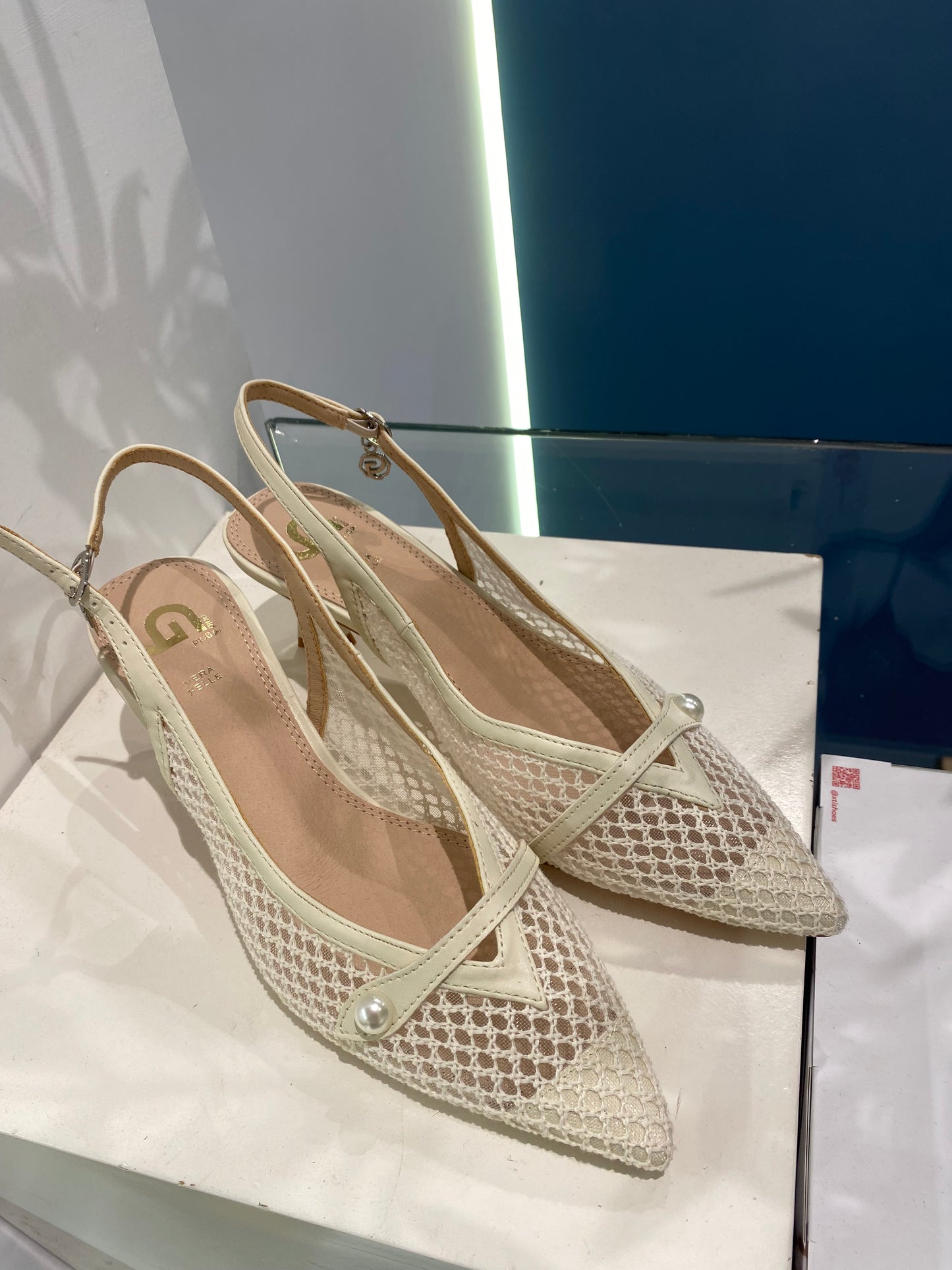 gold sling back rete con perla