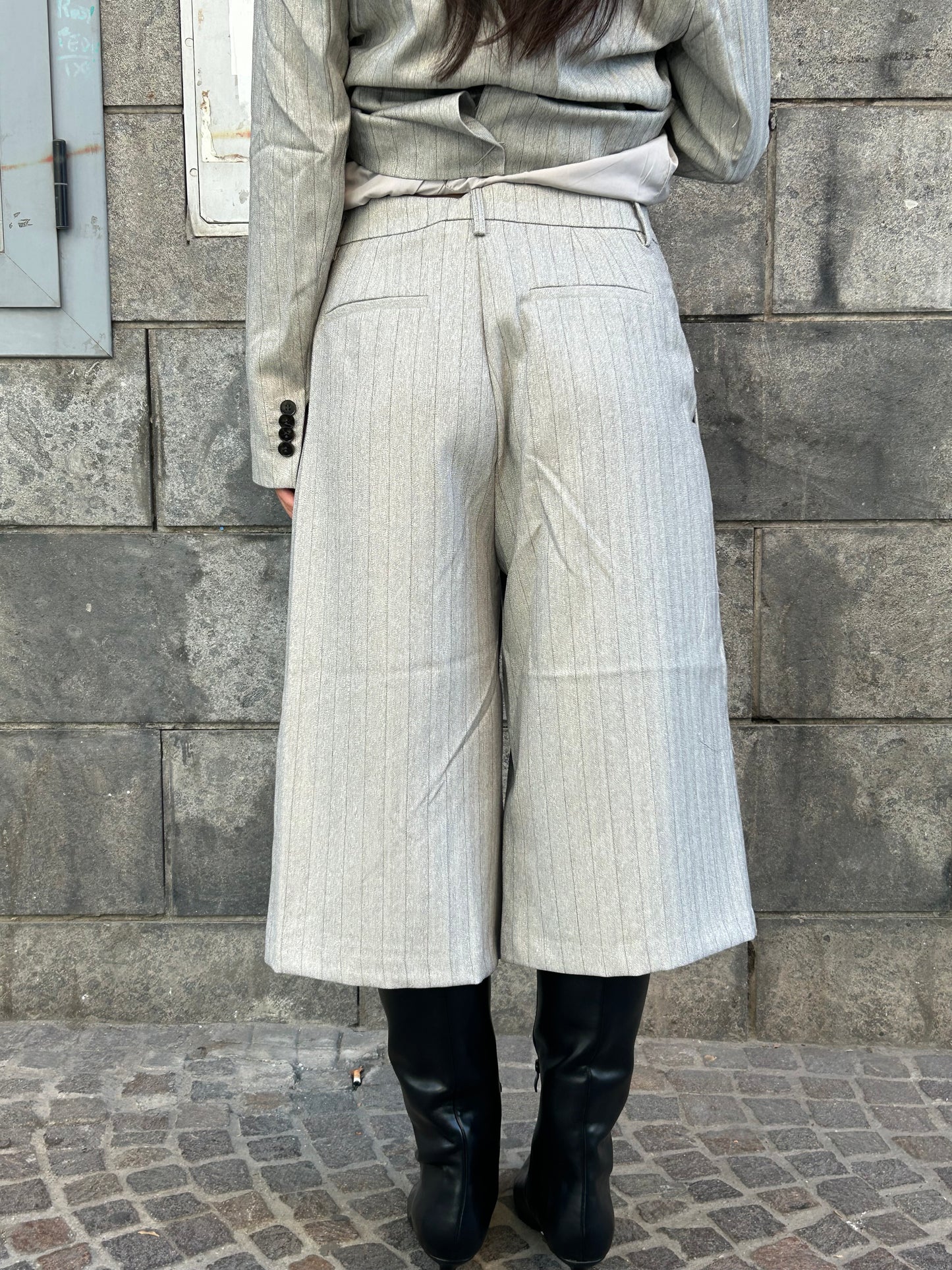 glamorous bermuda gessato