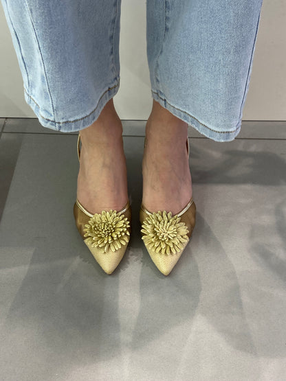 gold sling back con fiore