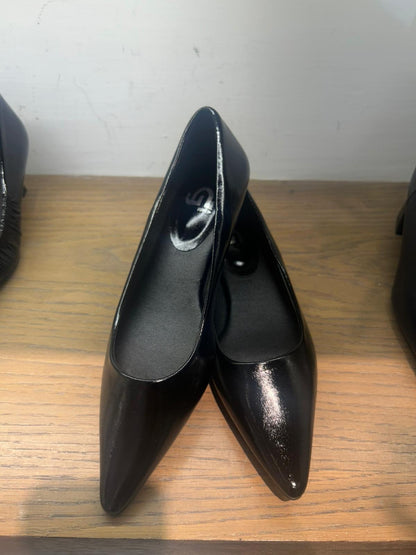 gold ballerina in punta