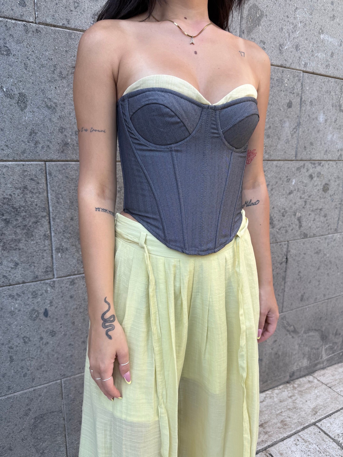 monique corsetto contrasto