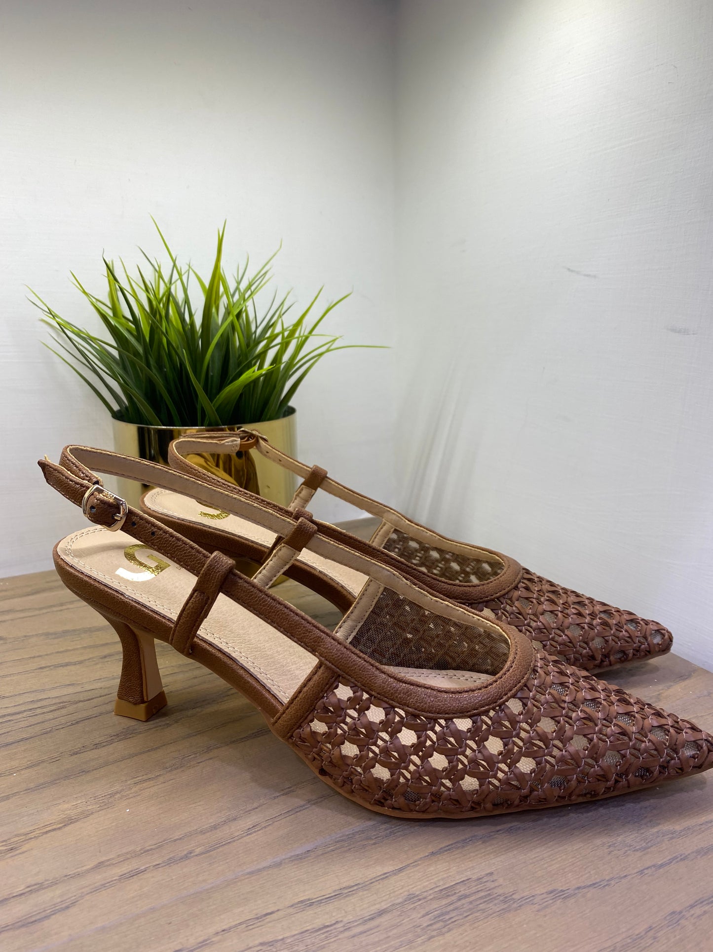 gold sling back tomaia intrecciata