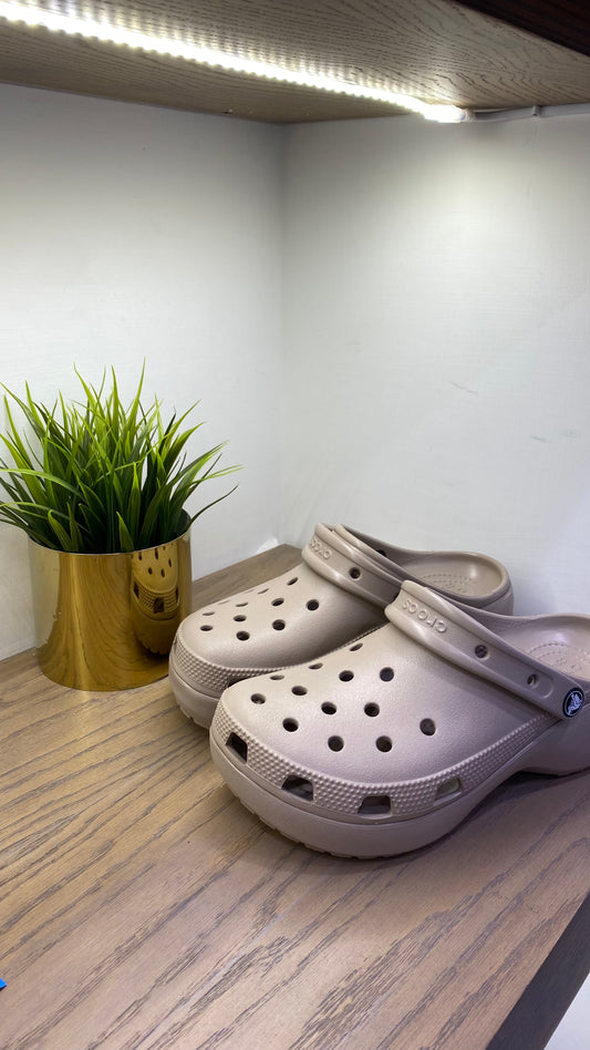 crocs classic platform