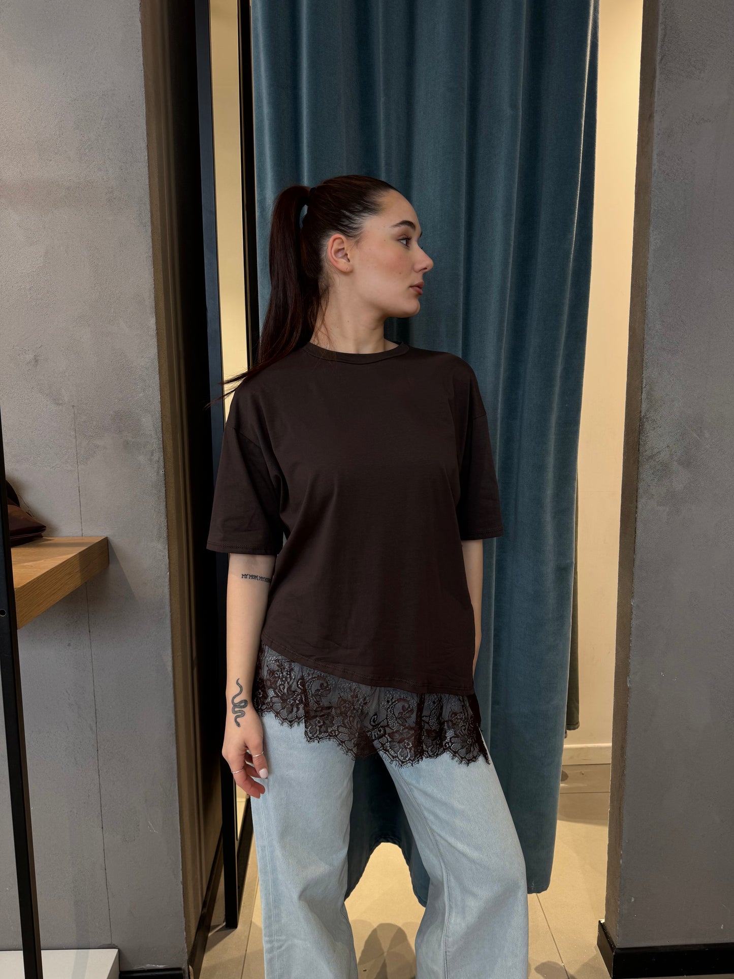 isabel t-shirt over pizzo
