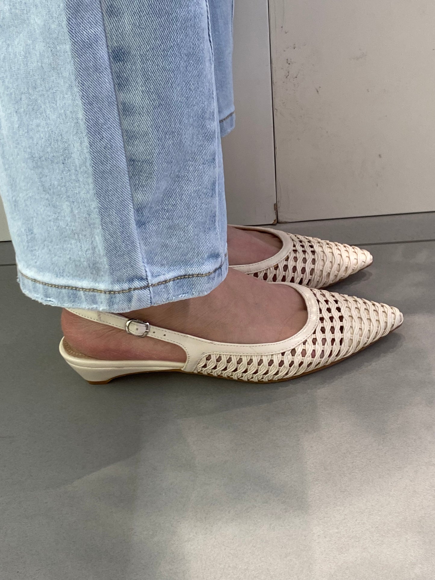 gold sling back intrecciata
