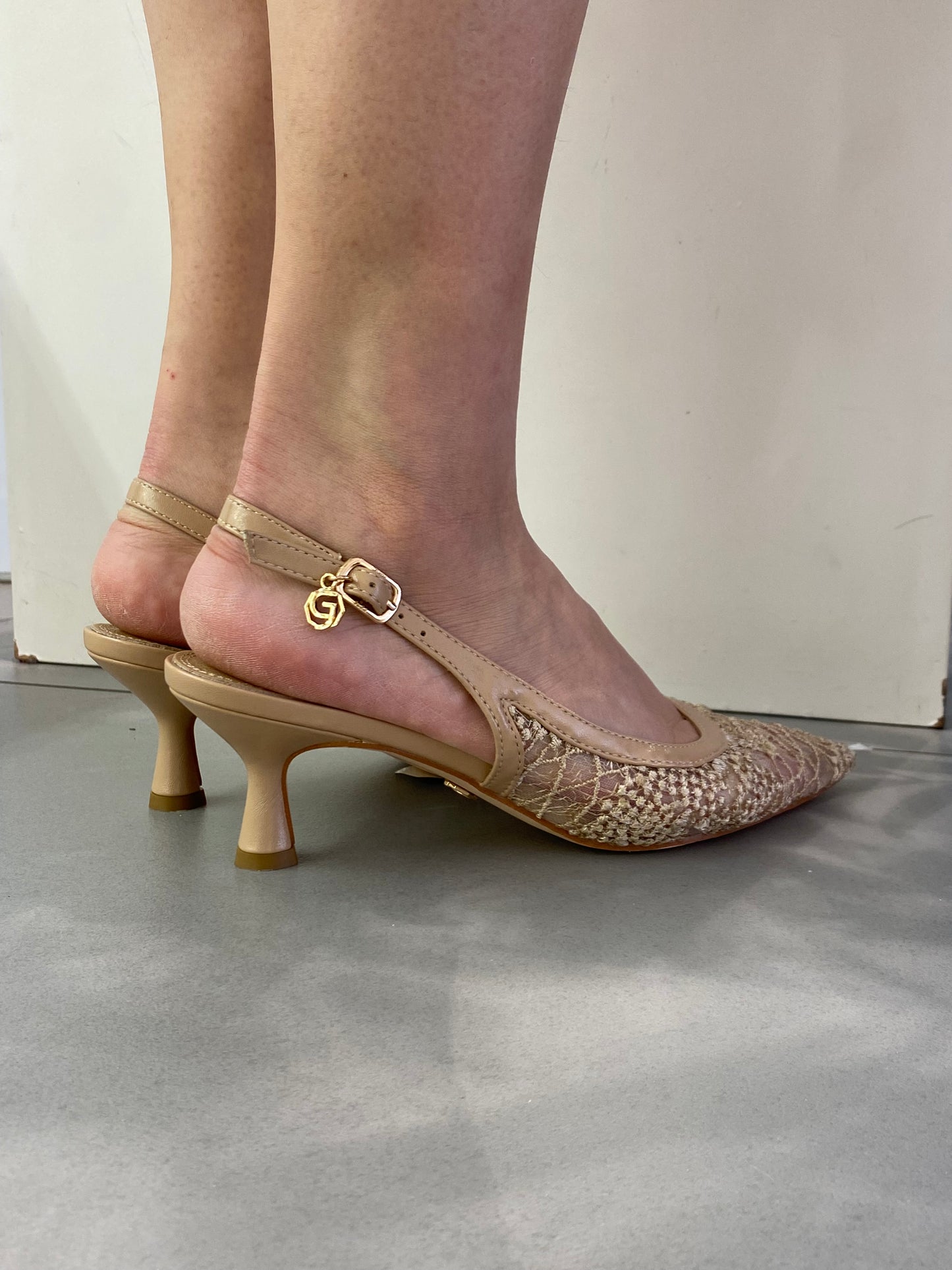 gold sling back in pizzo