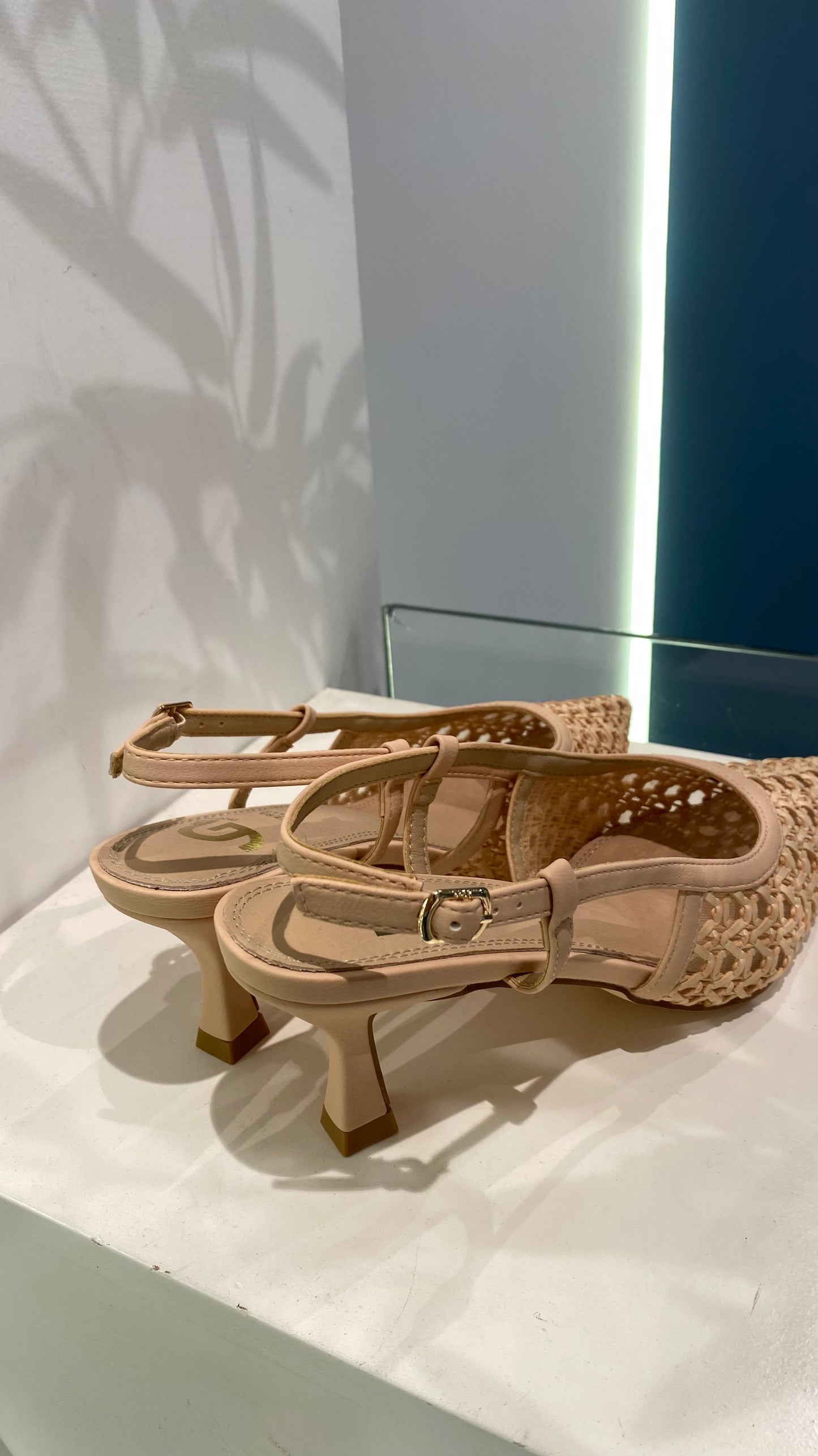 gold sling back tomaia intrecciata