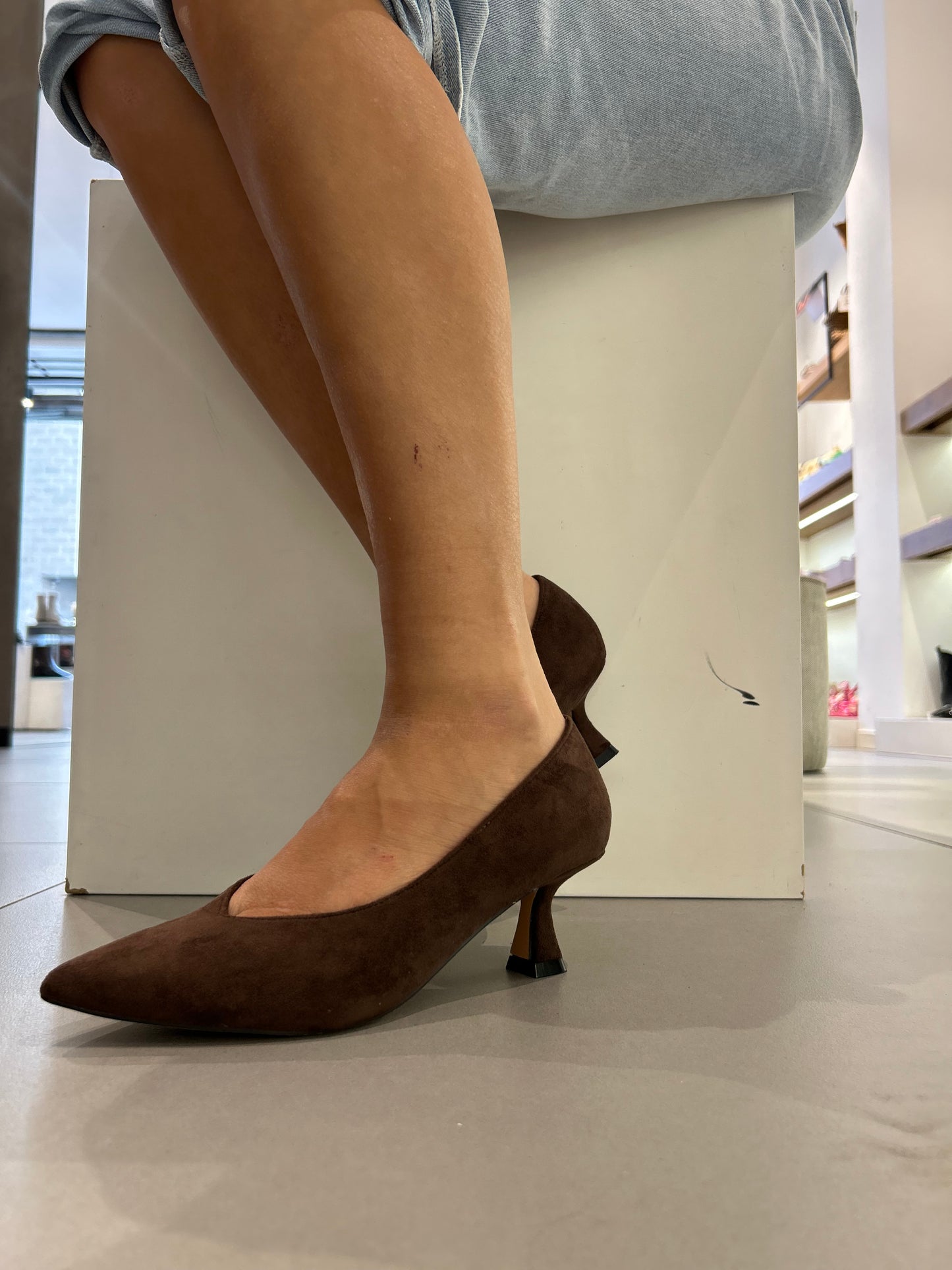 gold decollete camoscio