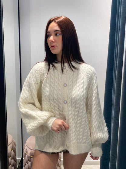 monique cardigan over bottoni