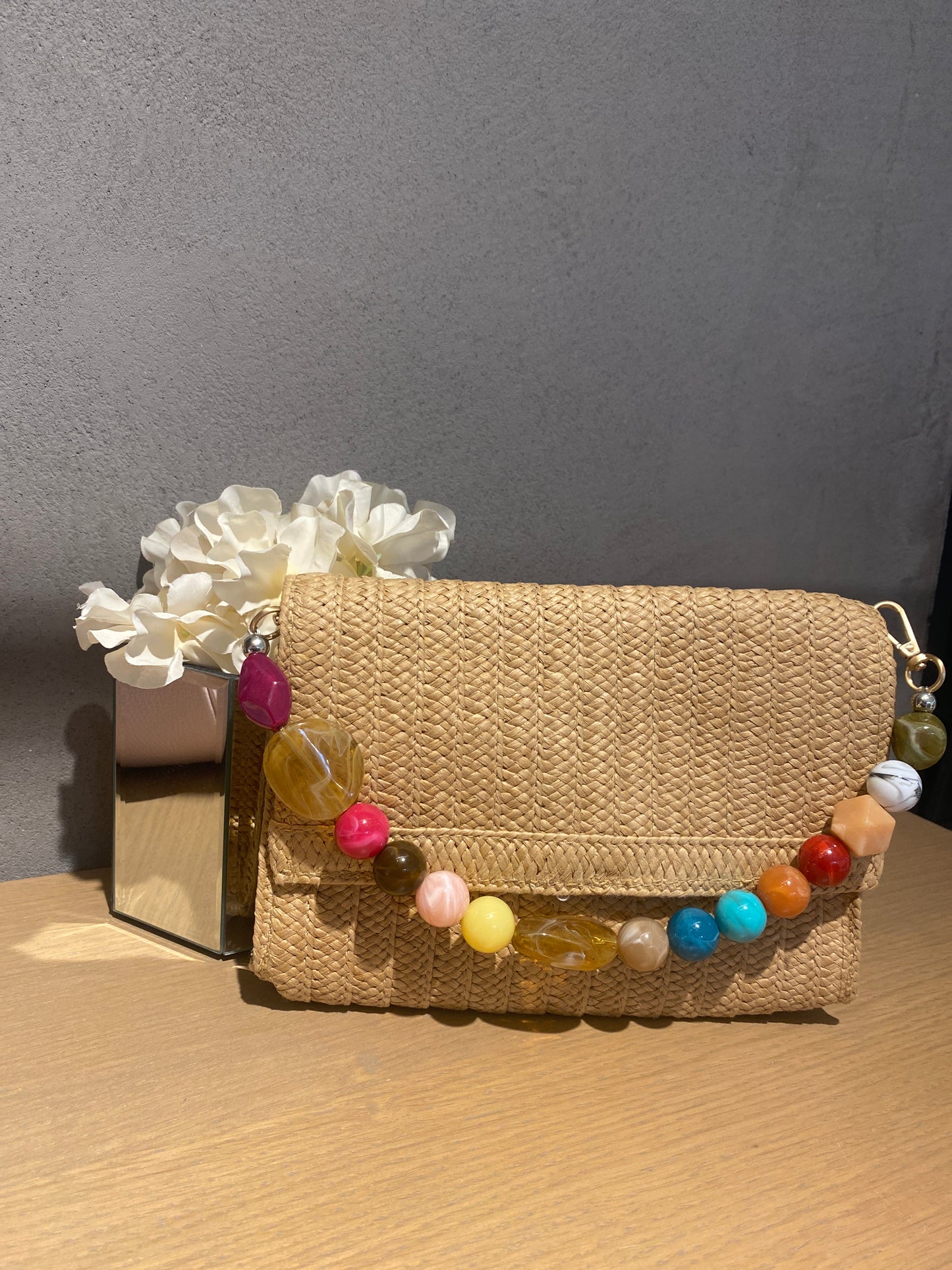 sara pochette raffia
