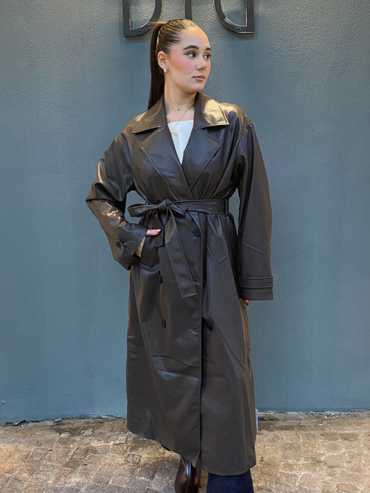glamorous trench over ecopelle