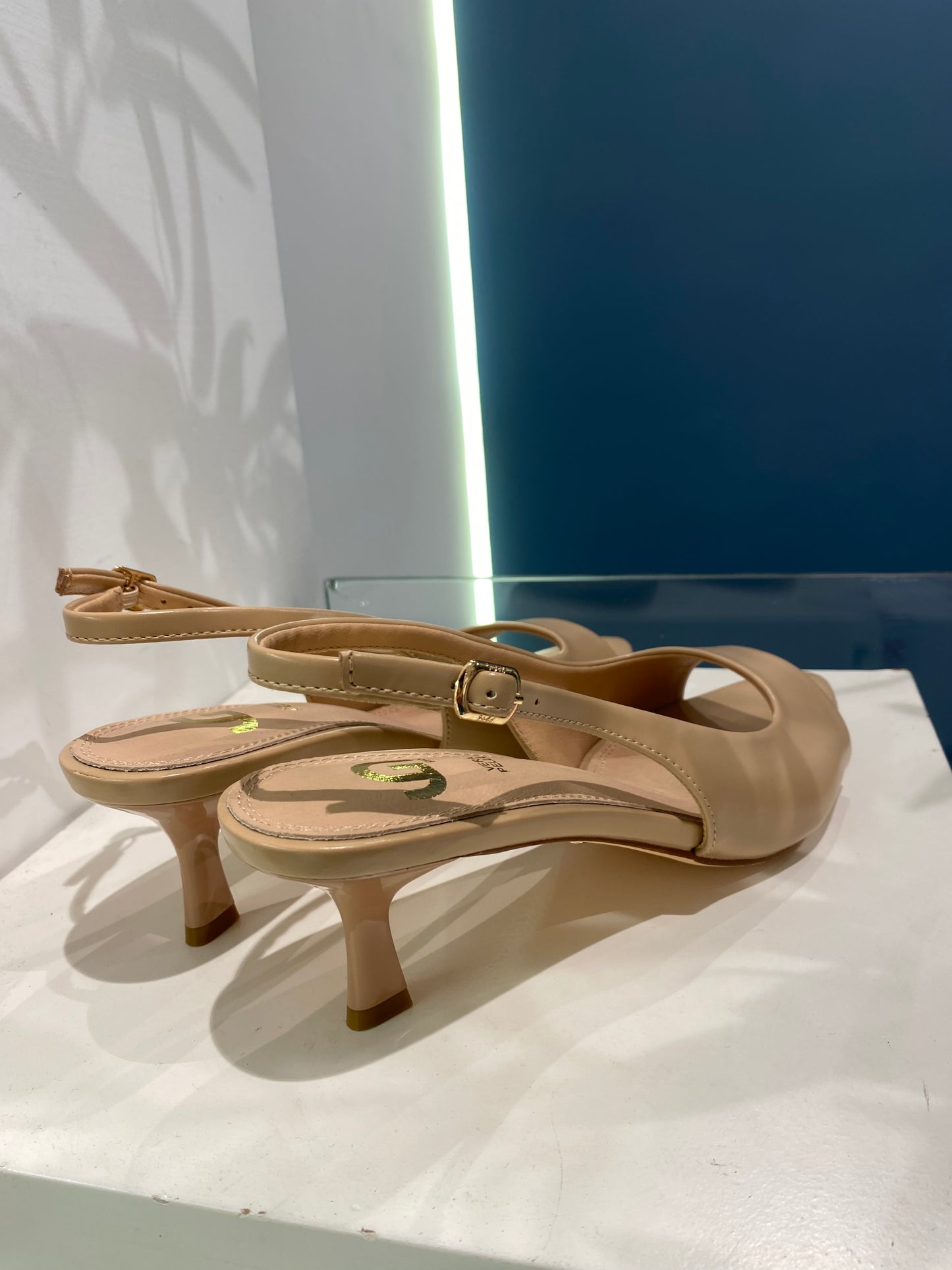 gold sling back spuntato