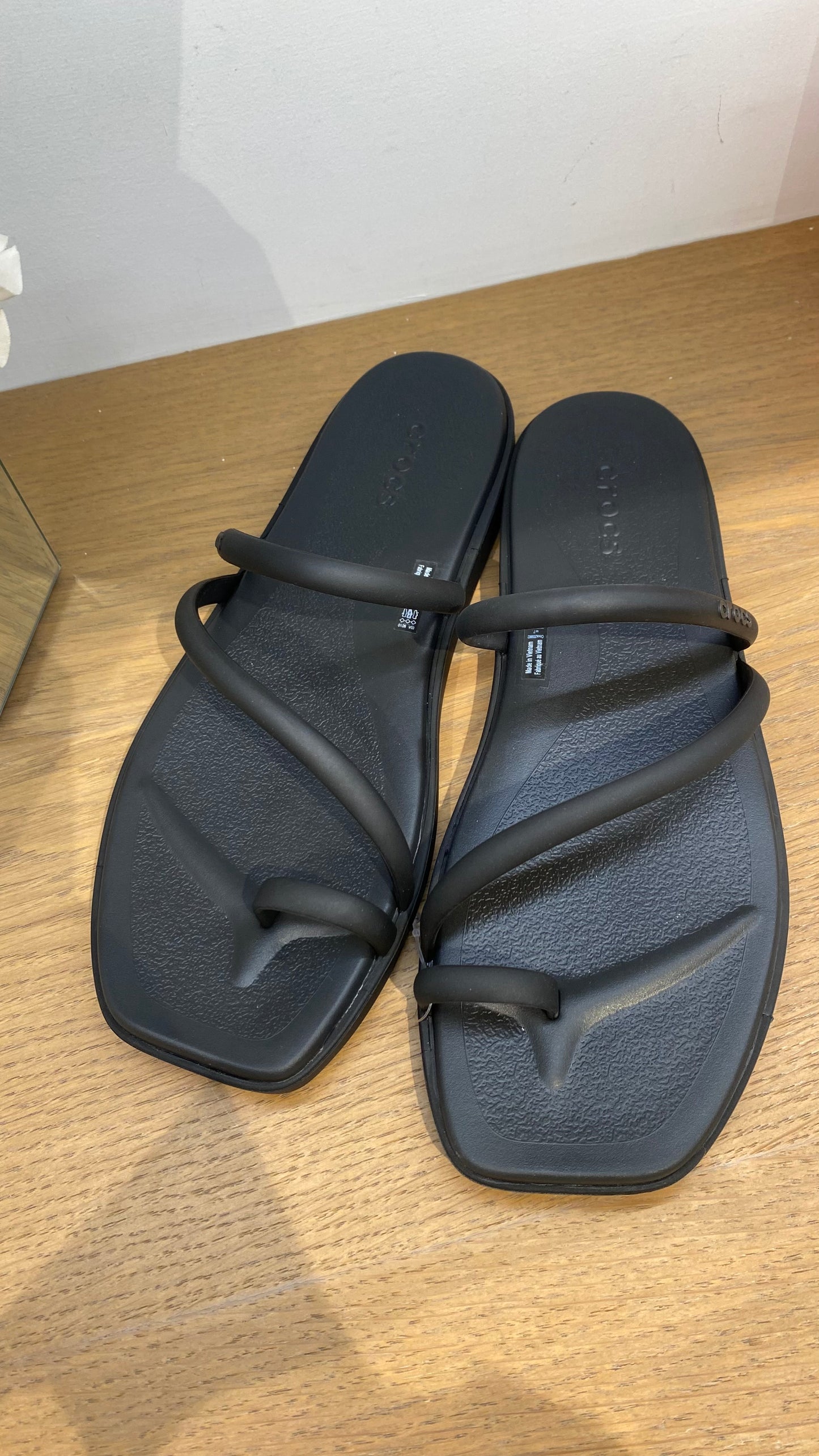 crocs miami toe loop