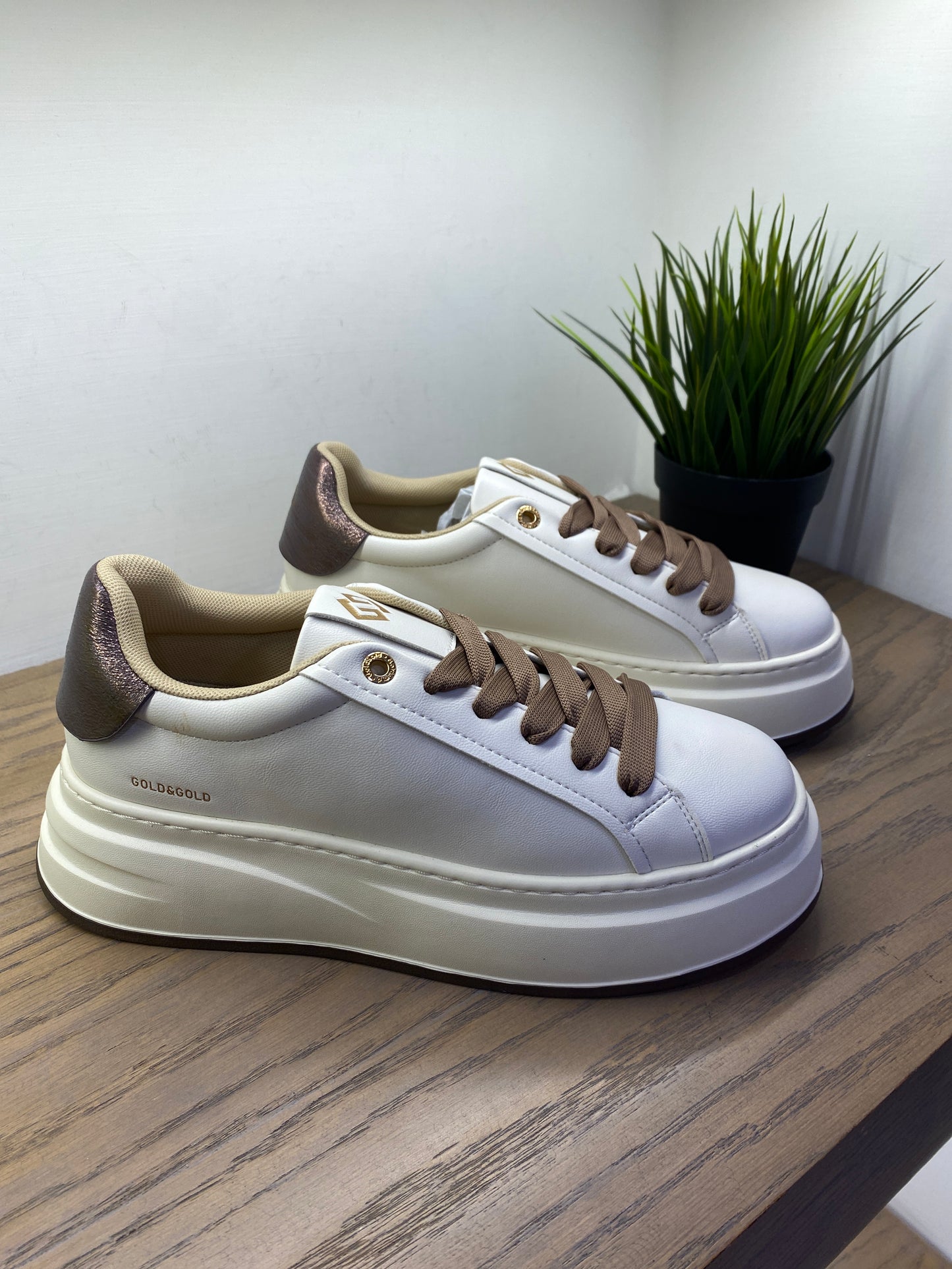 gold ginnica platform