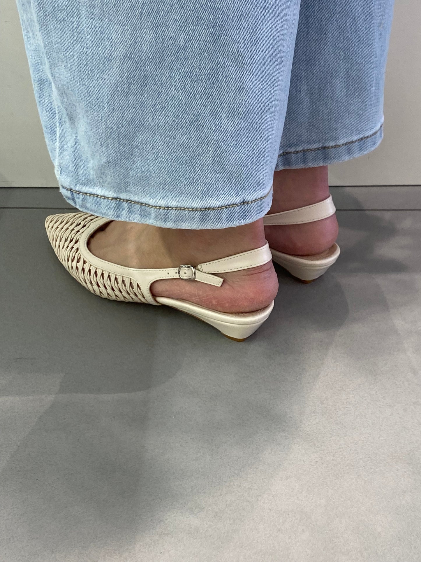gold sling back intrecciata
