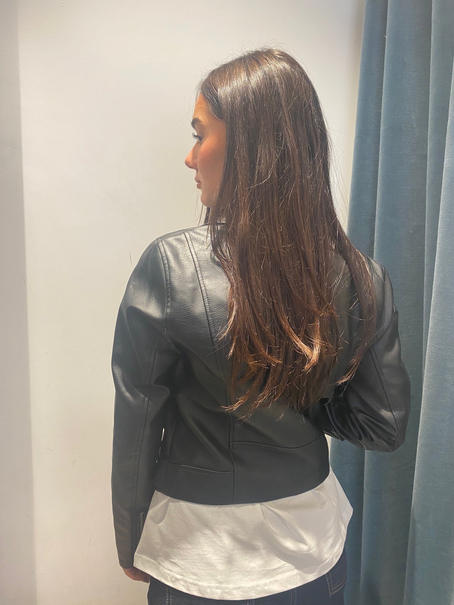 only chiodo crop